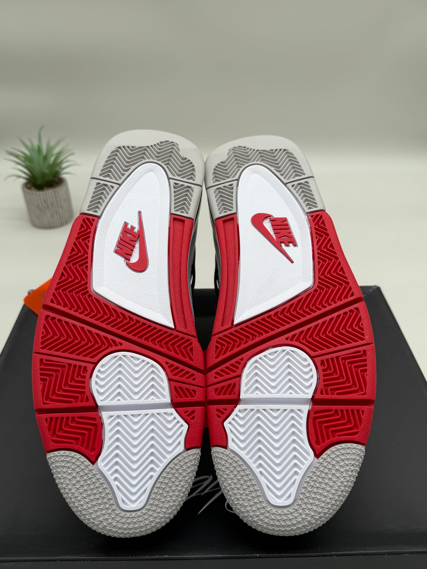 Jordan 4 Fire Red