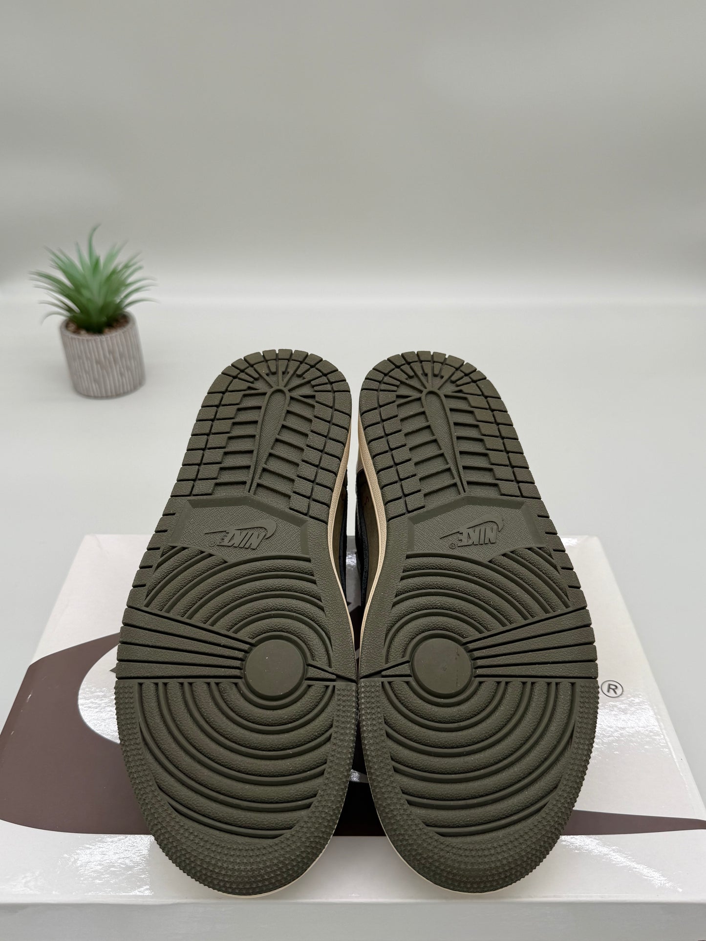 Jordan 1 Low Travis Scott Medium Olive