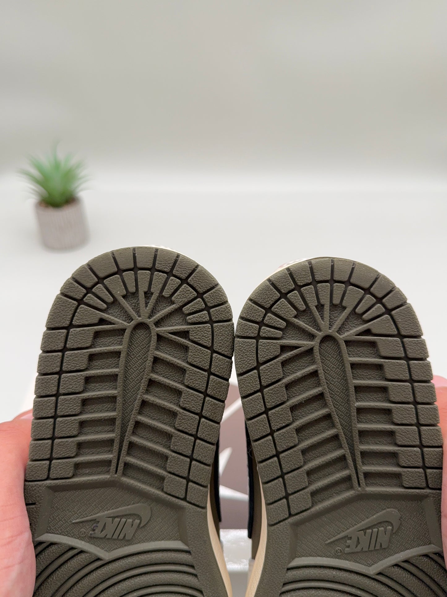 Jordan 1 Low Travis Scott Medium Olive