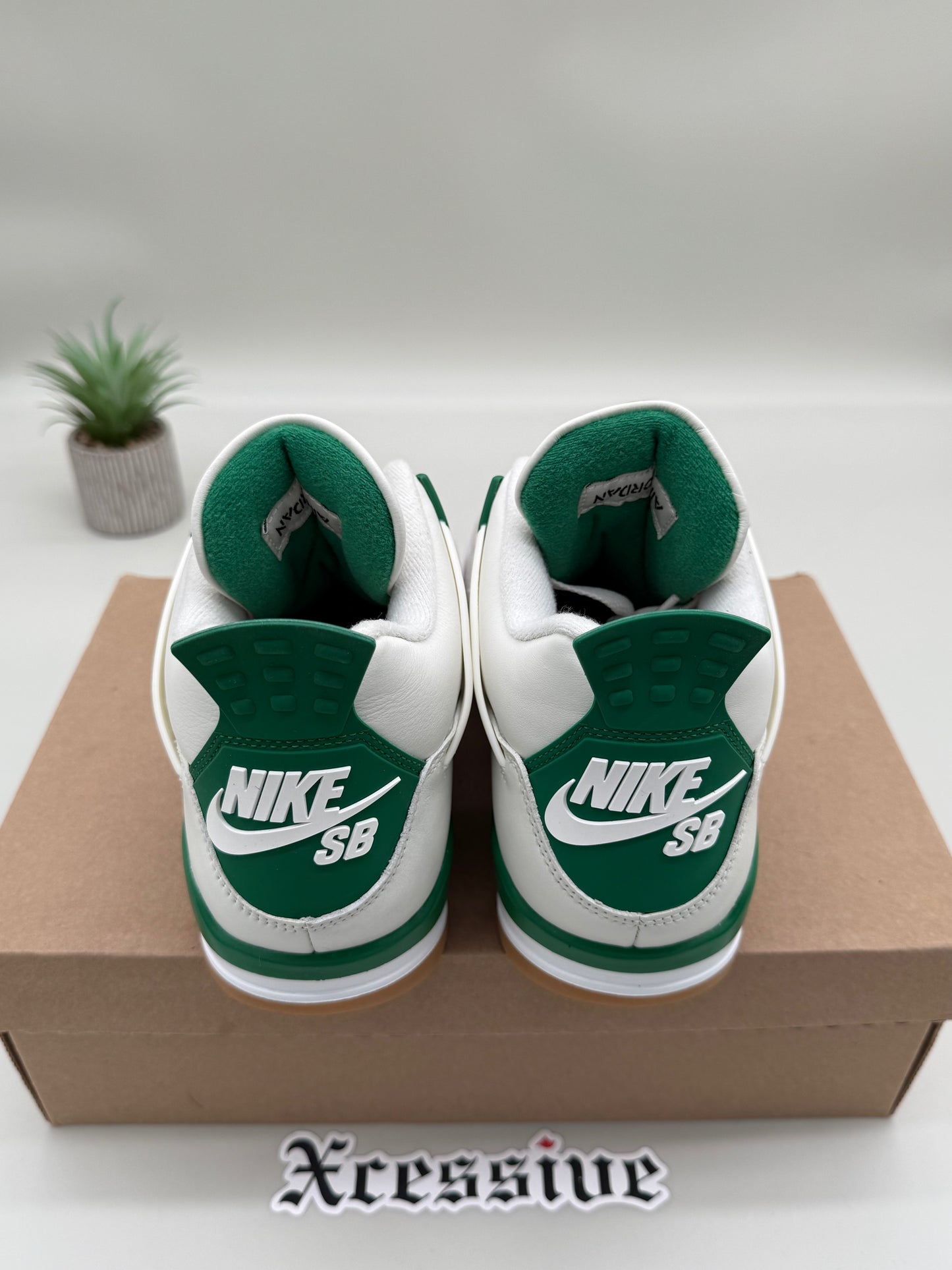 Jordan 4 SB Pine Green