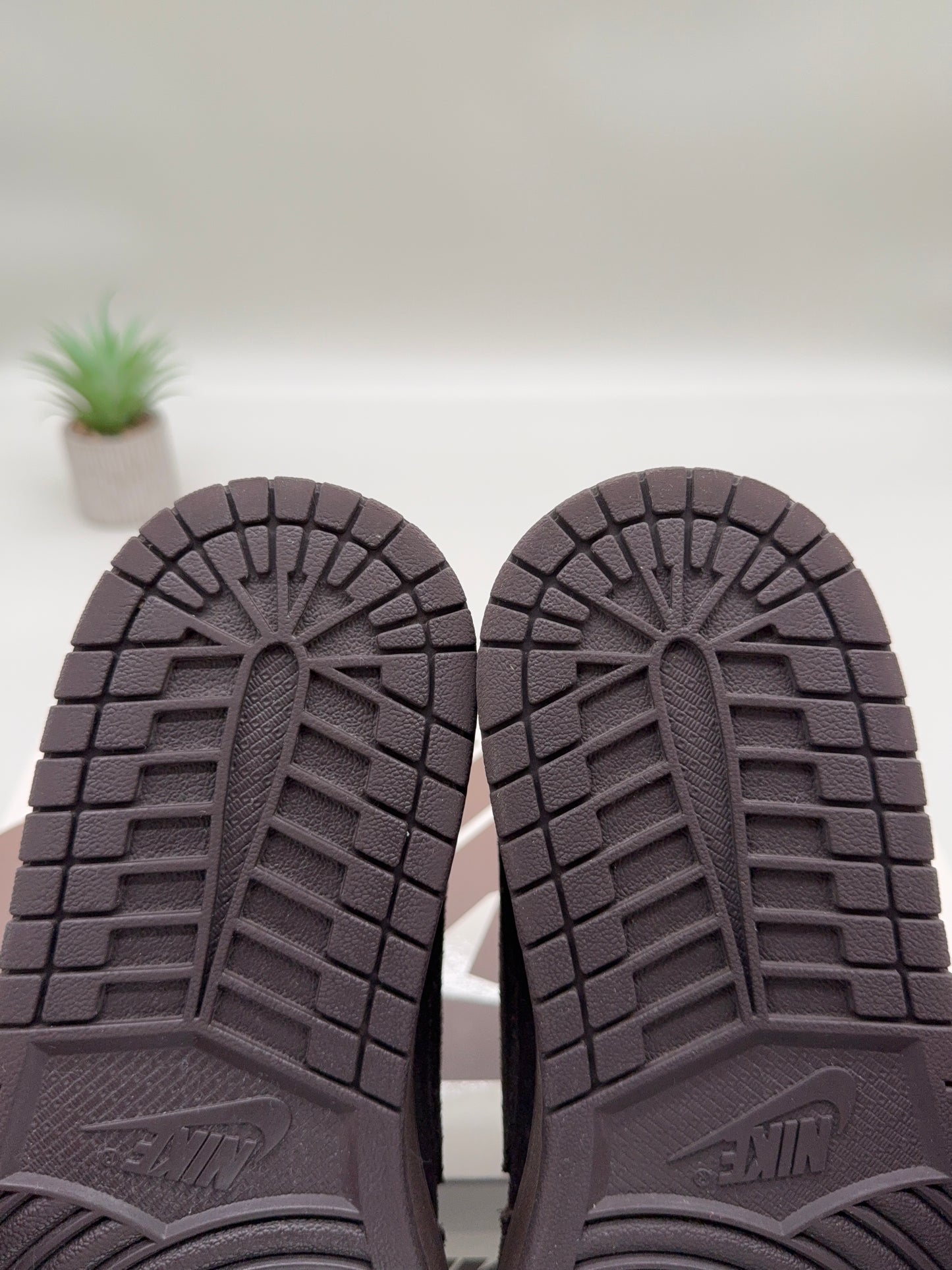 Jordan 1 Low Travis Scott Velvet