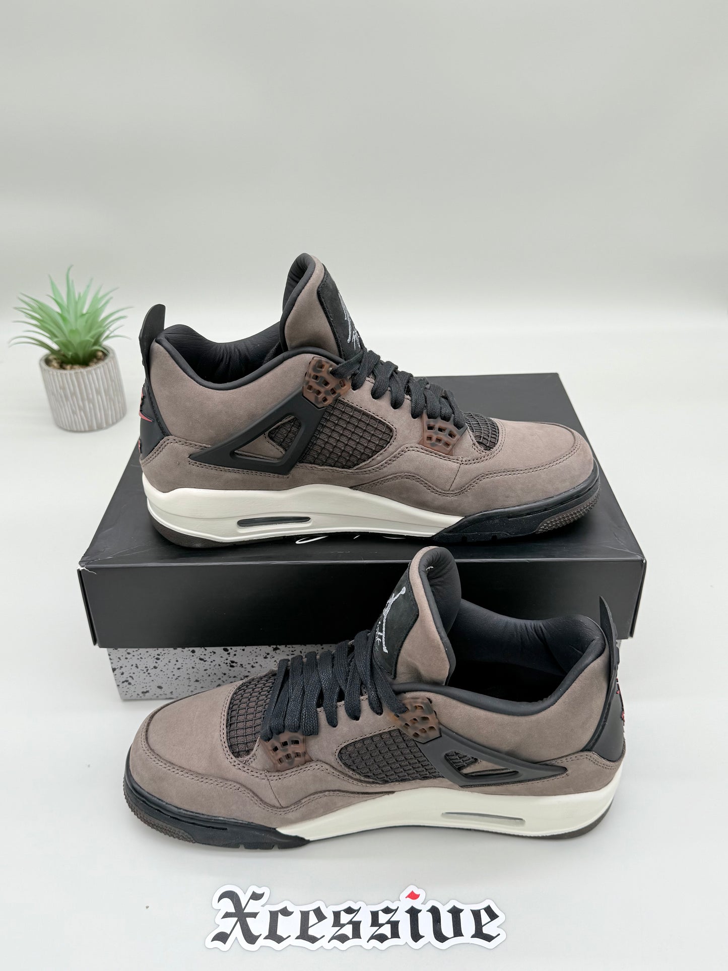 Jordan 4 Travis Scott Mocha F&F