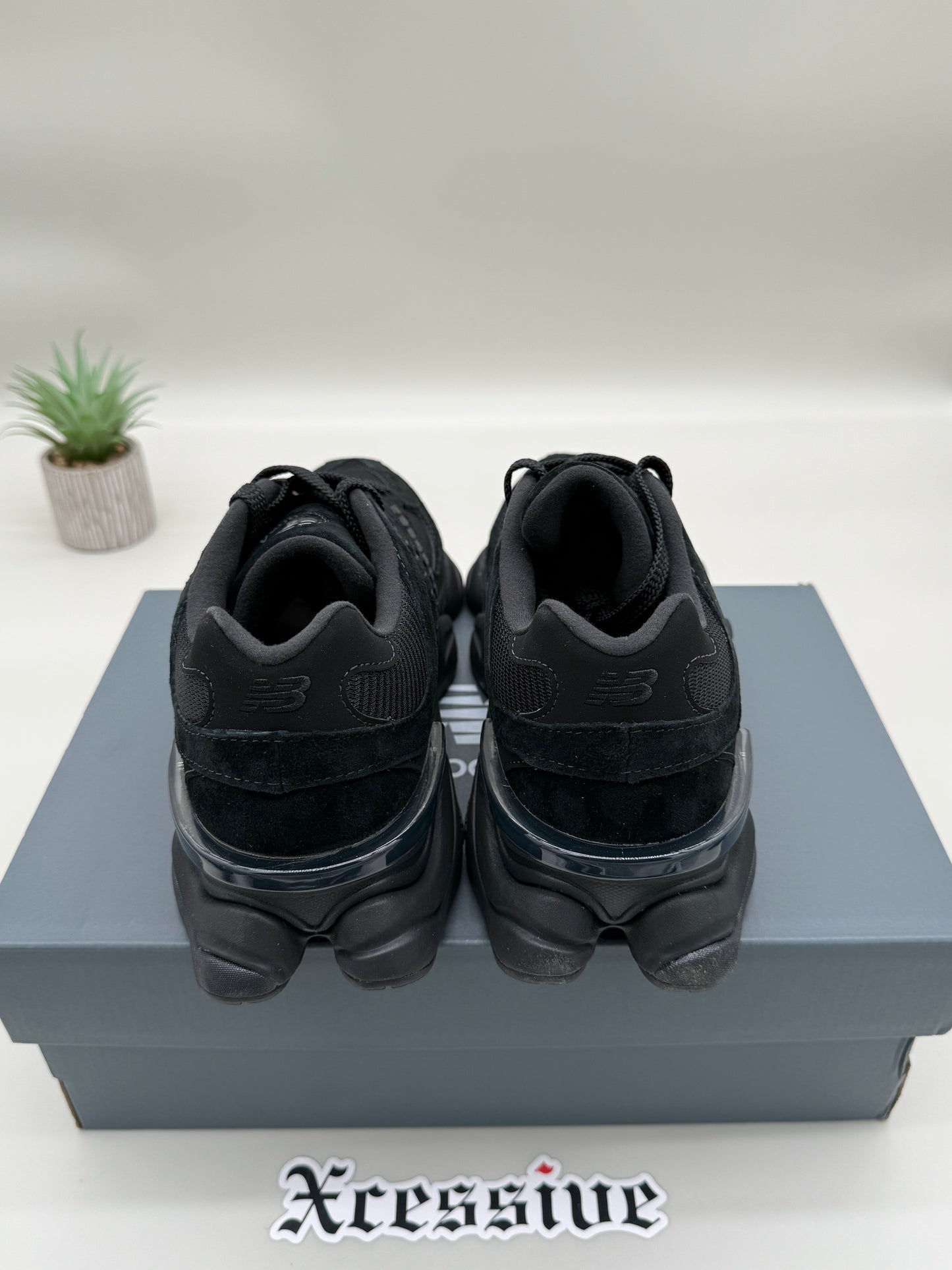 New Balance 9060 Triple Black