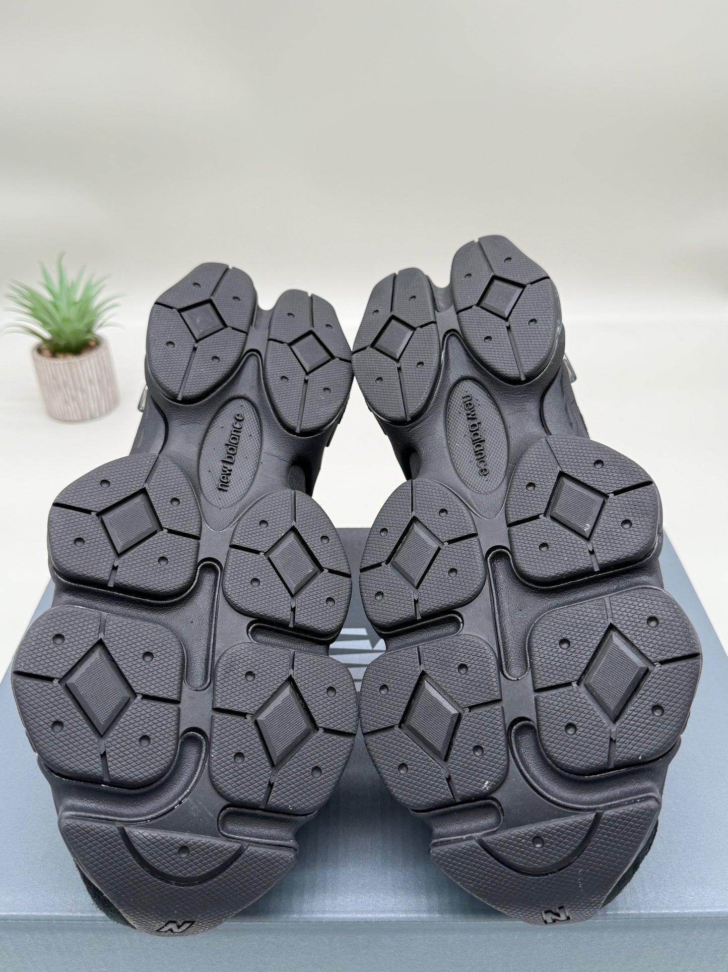 New Balance 9060 Triple Black