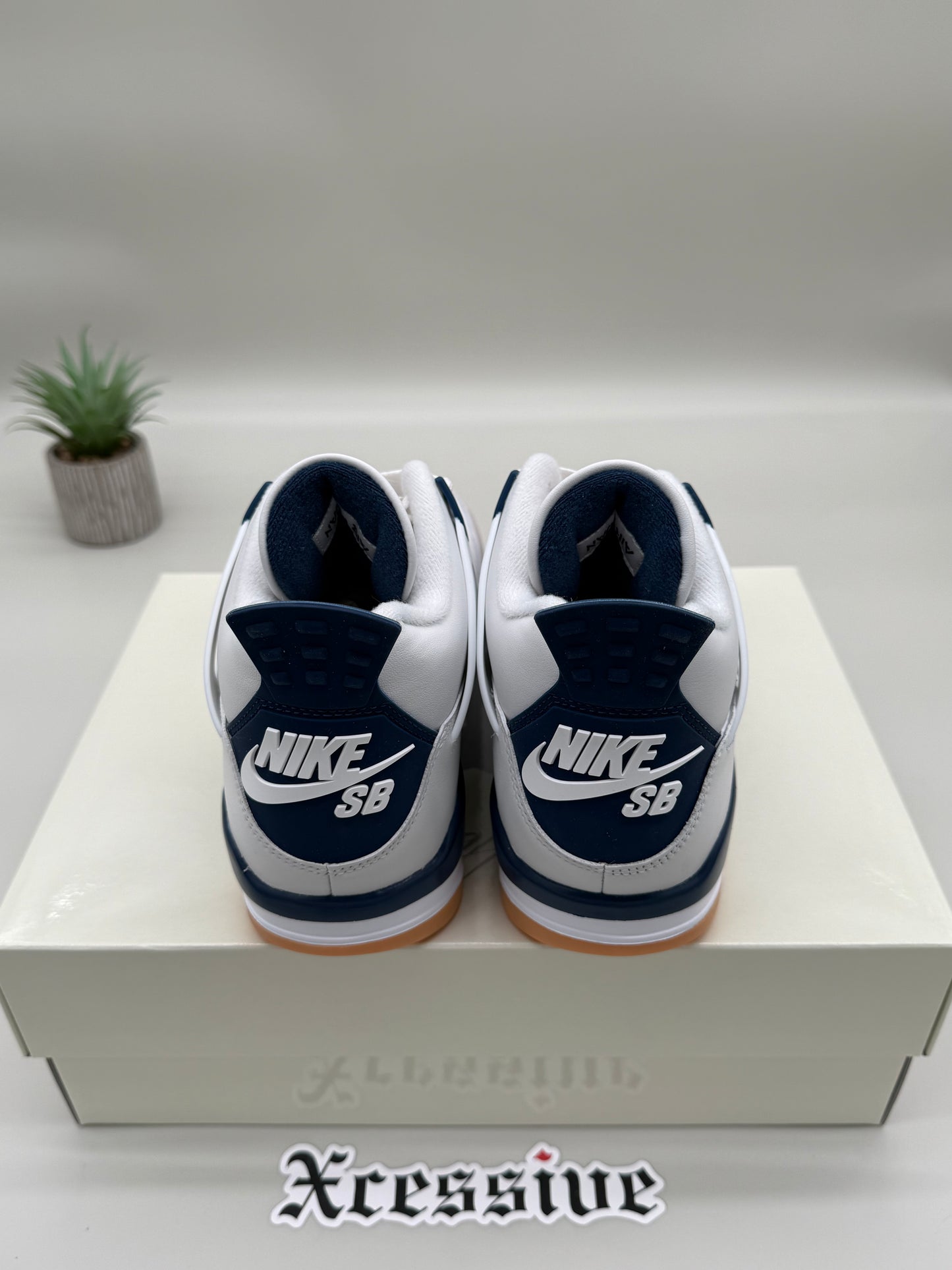 Jordan 4 SB Navy