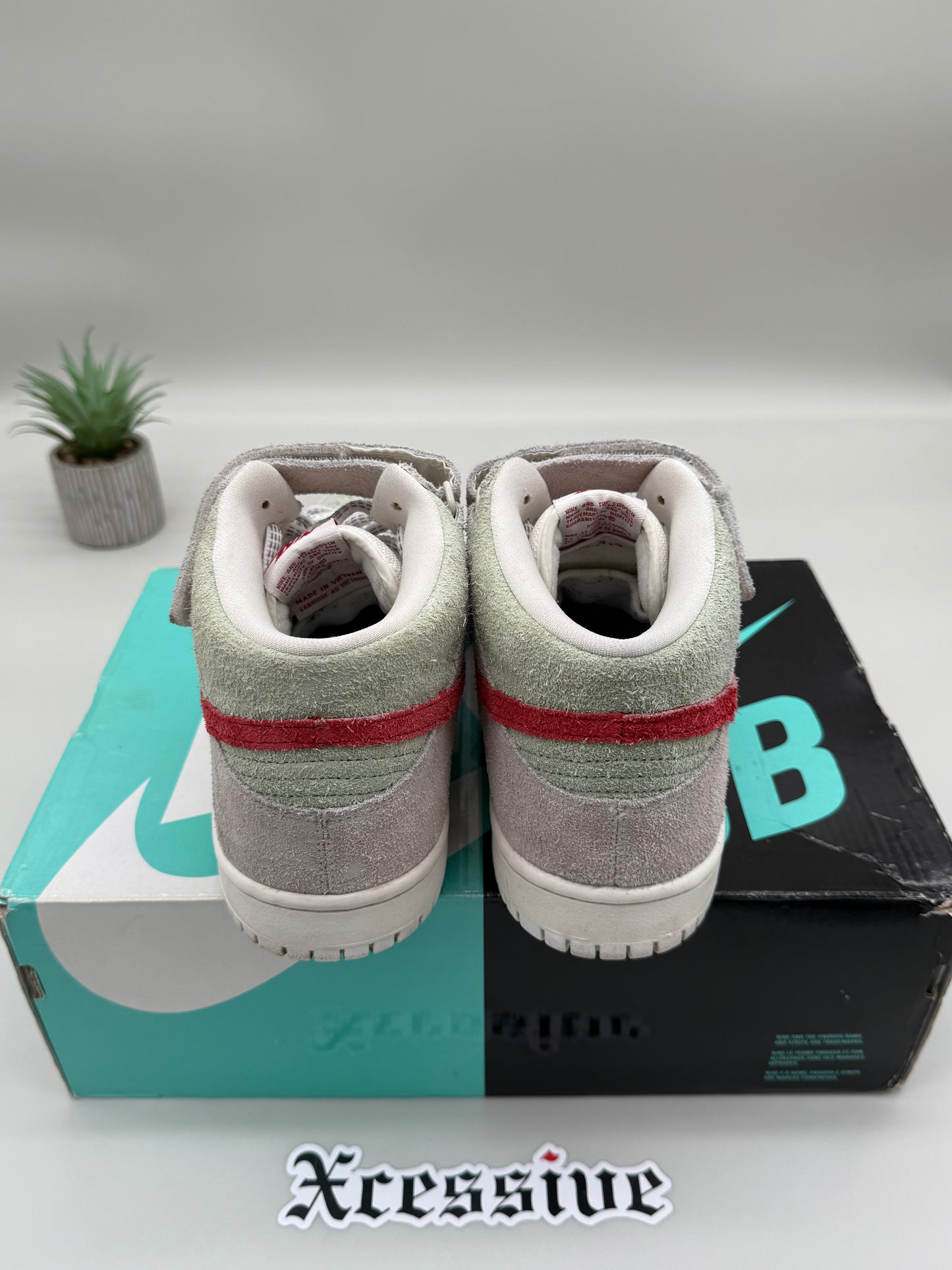 Nike SB Dunk Mid White Widow