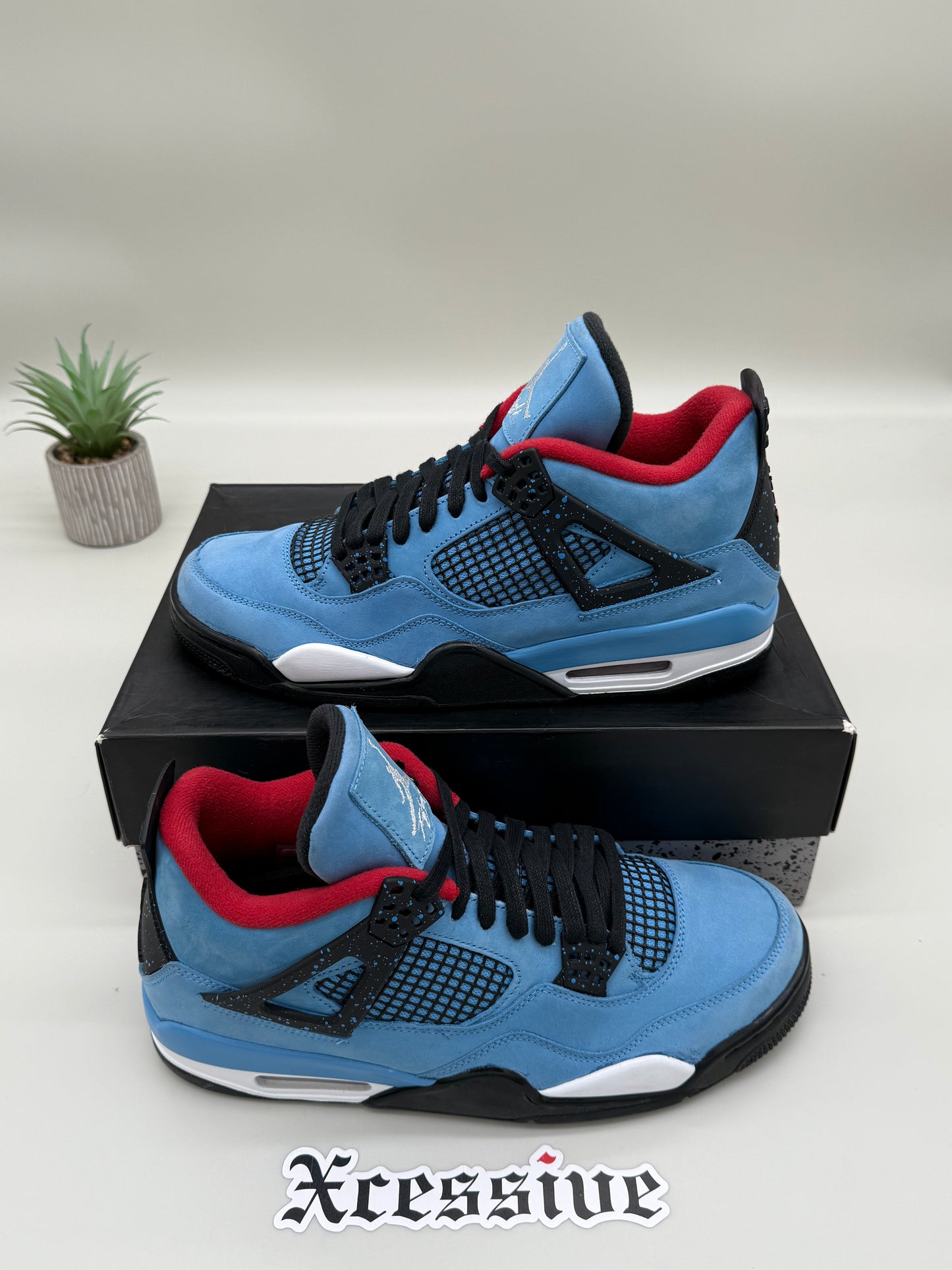 Jordan 4 Travis Scott