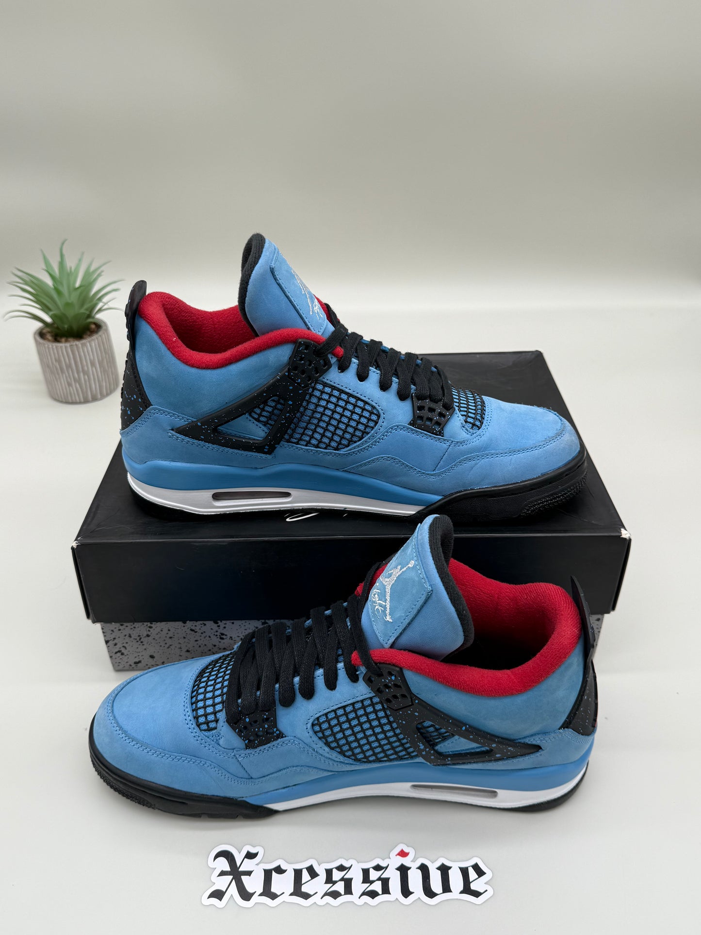 Jordan 4 Travis Scott