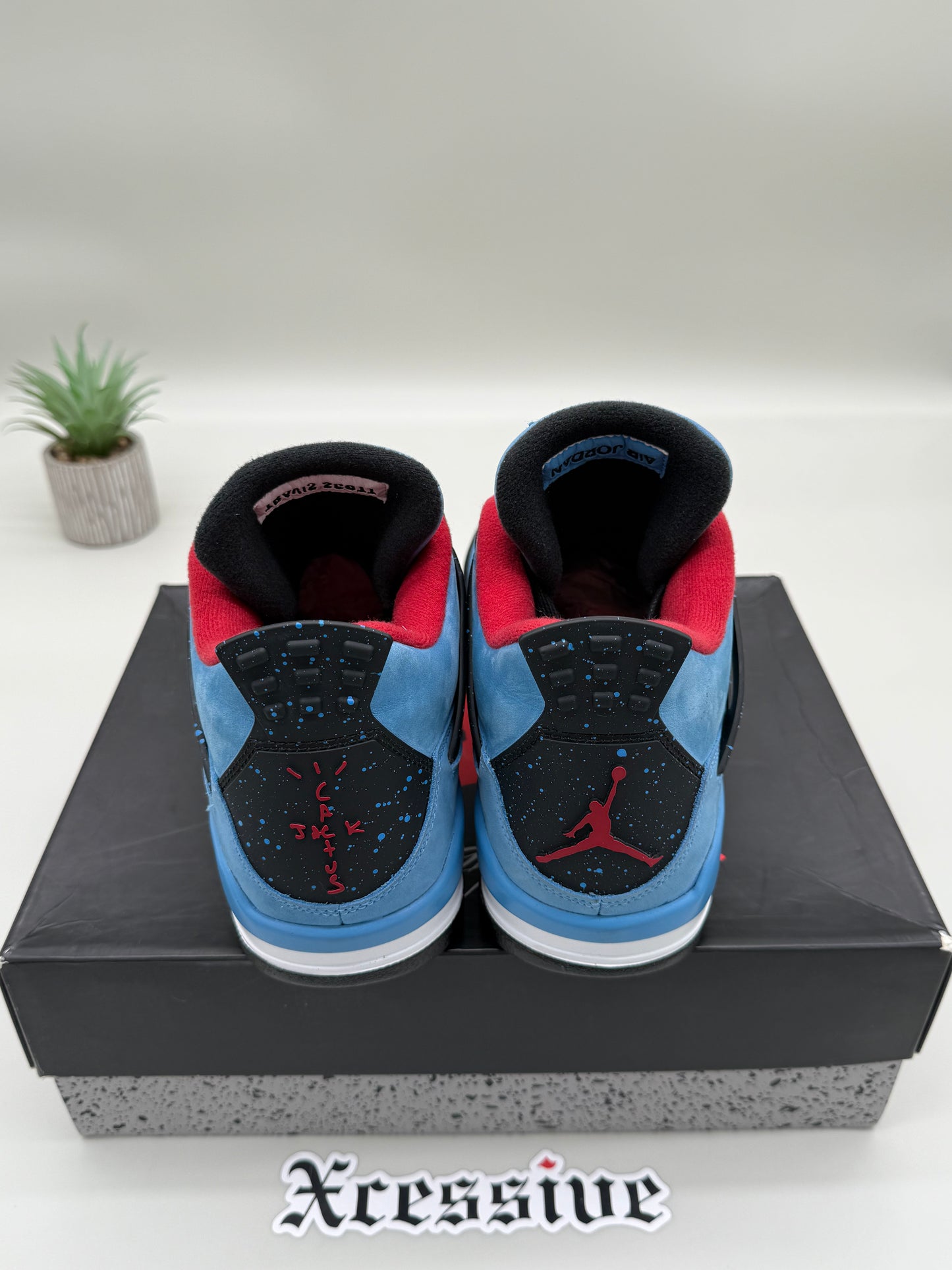 Jordan 4 Travis Scott