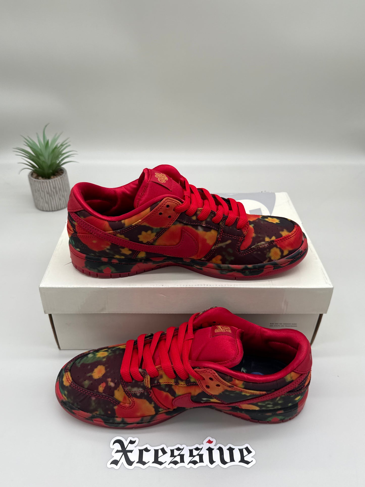 Nike SB Dunk Low The Wizard of Oz Poppy Field