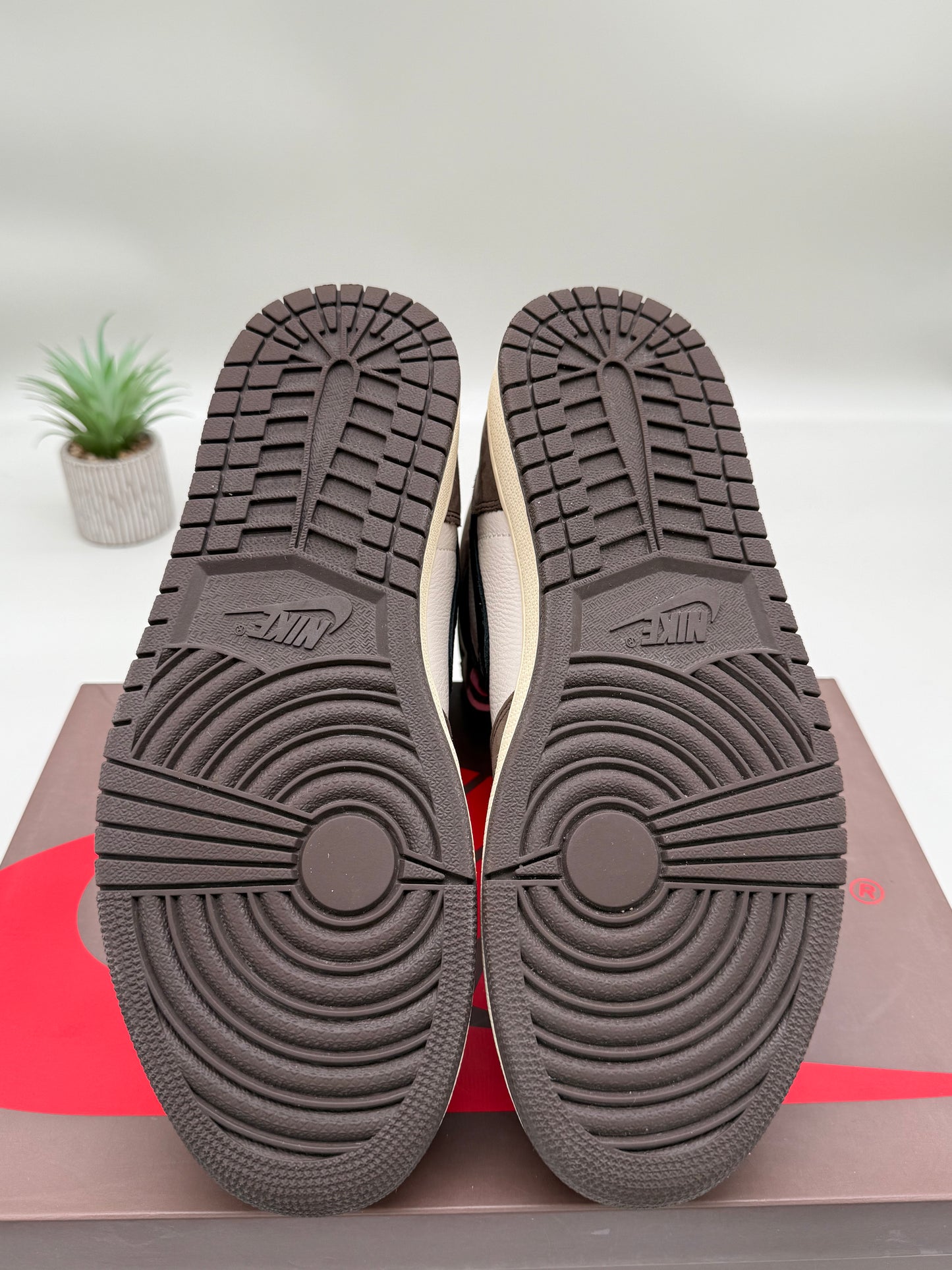 Jordan 1 Travis Scott Mocha