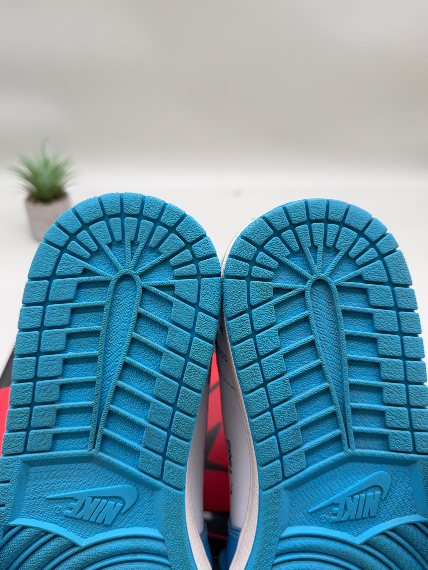 Off-White Jordan 1 UNC