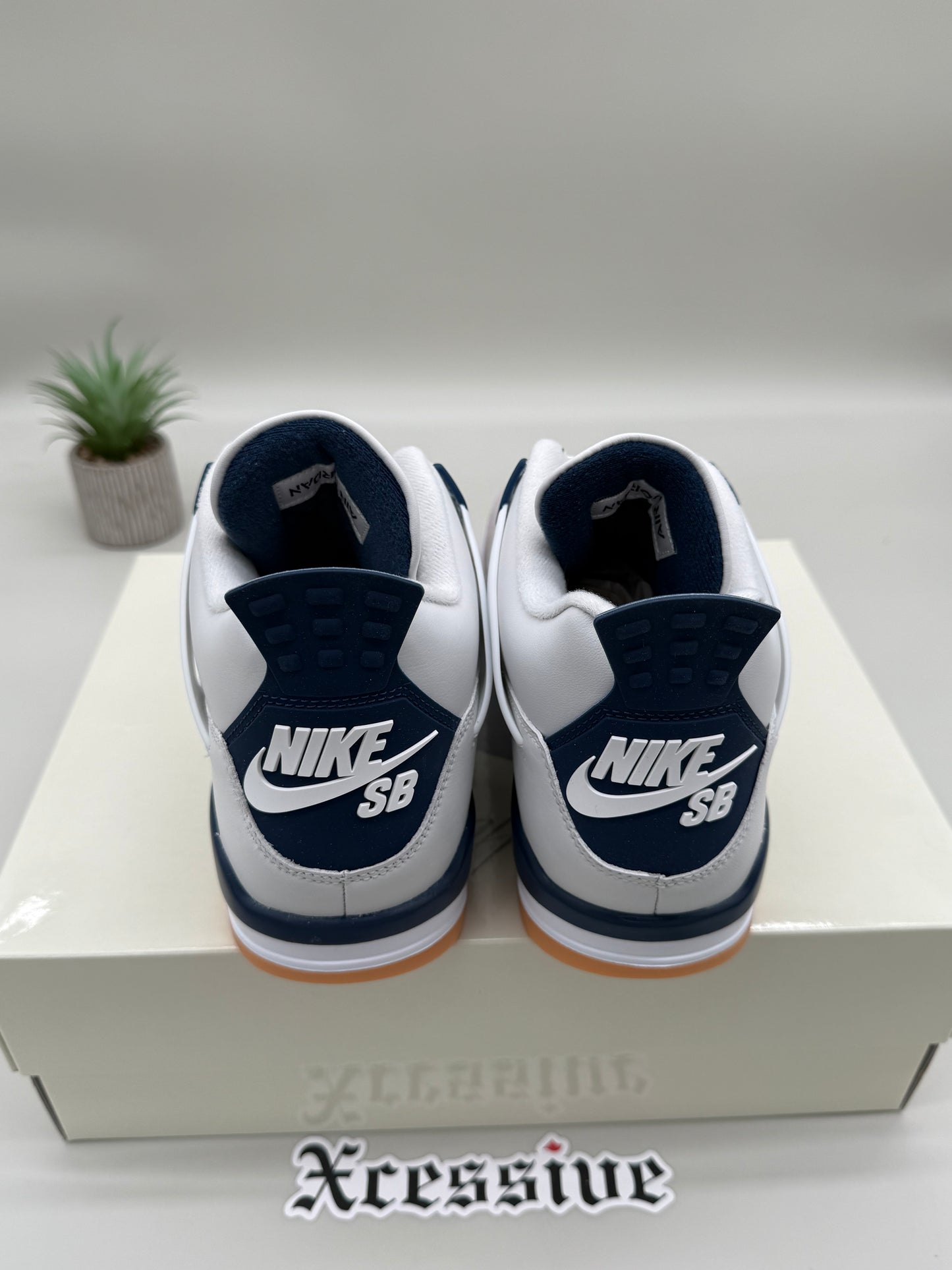 Jordan 4 SB Navy