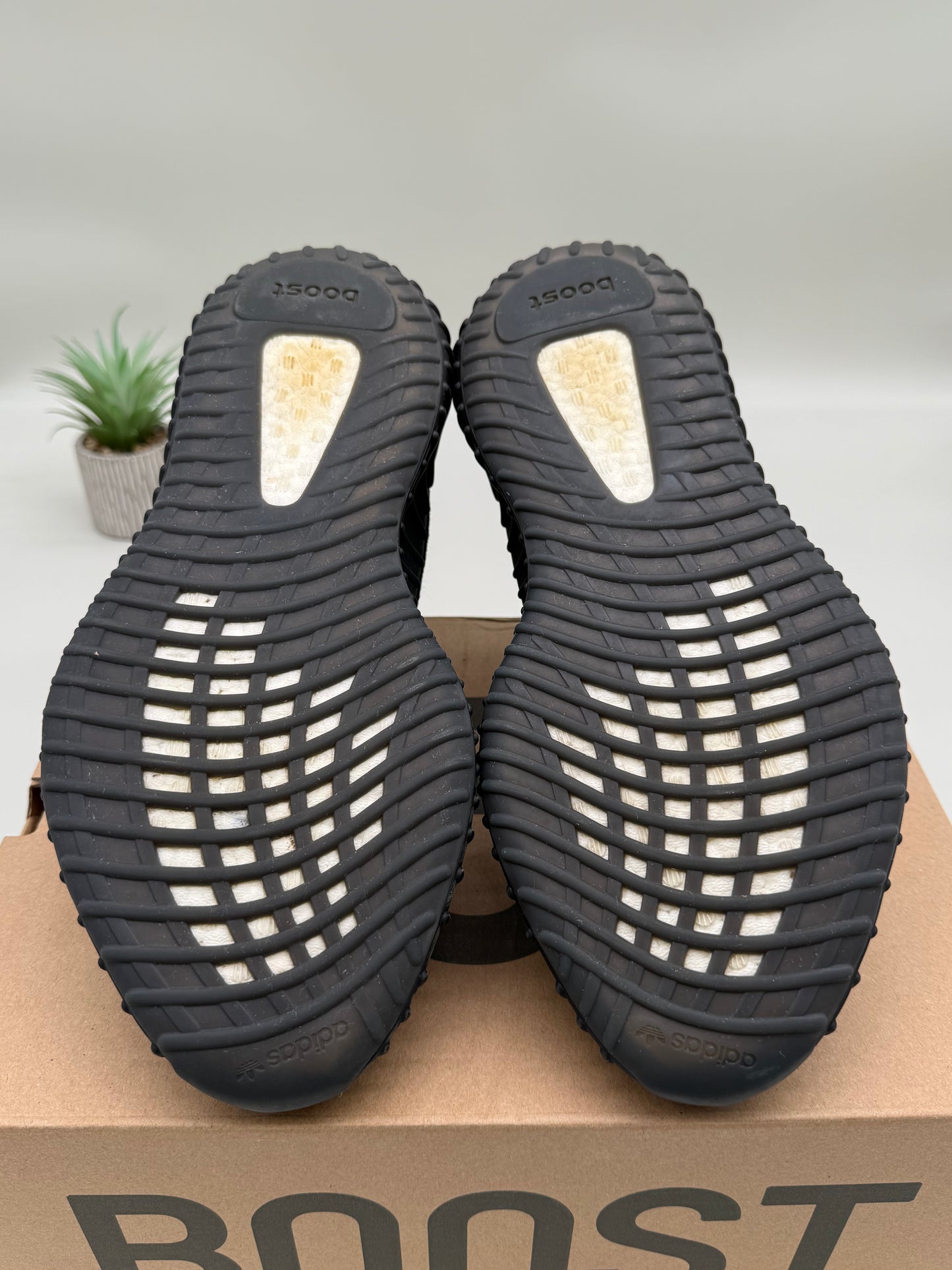 adidas Yeezy 350 Boost V2 Bred