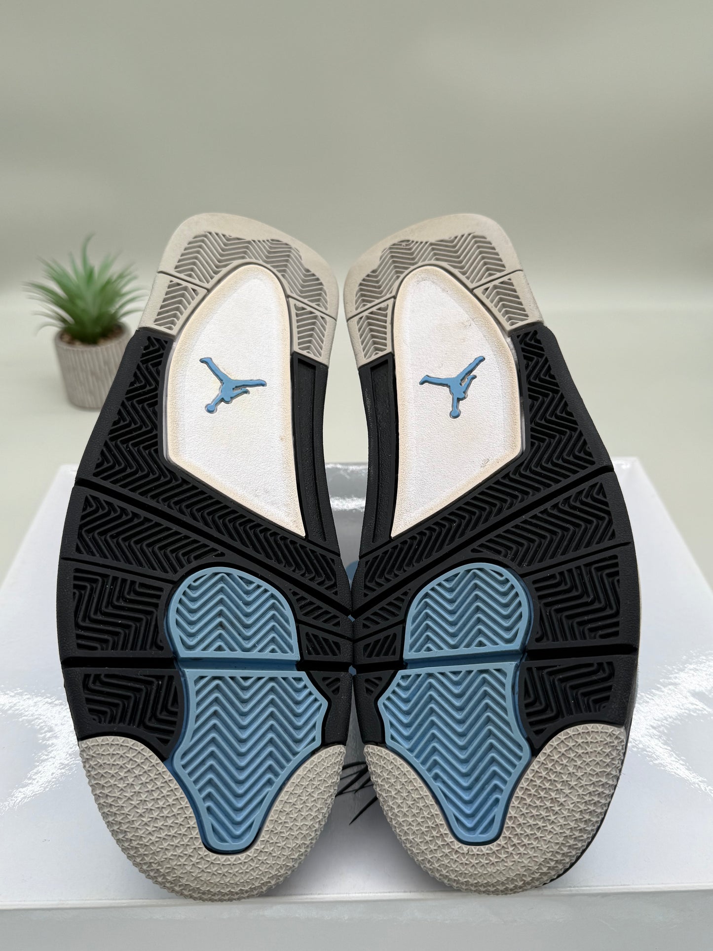 Jordan 4 University Blue