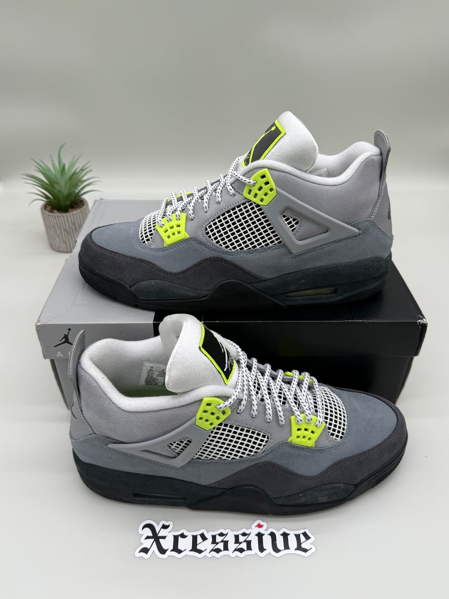 Jordan 4 Neon