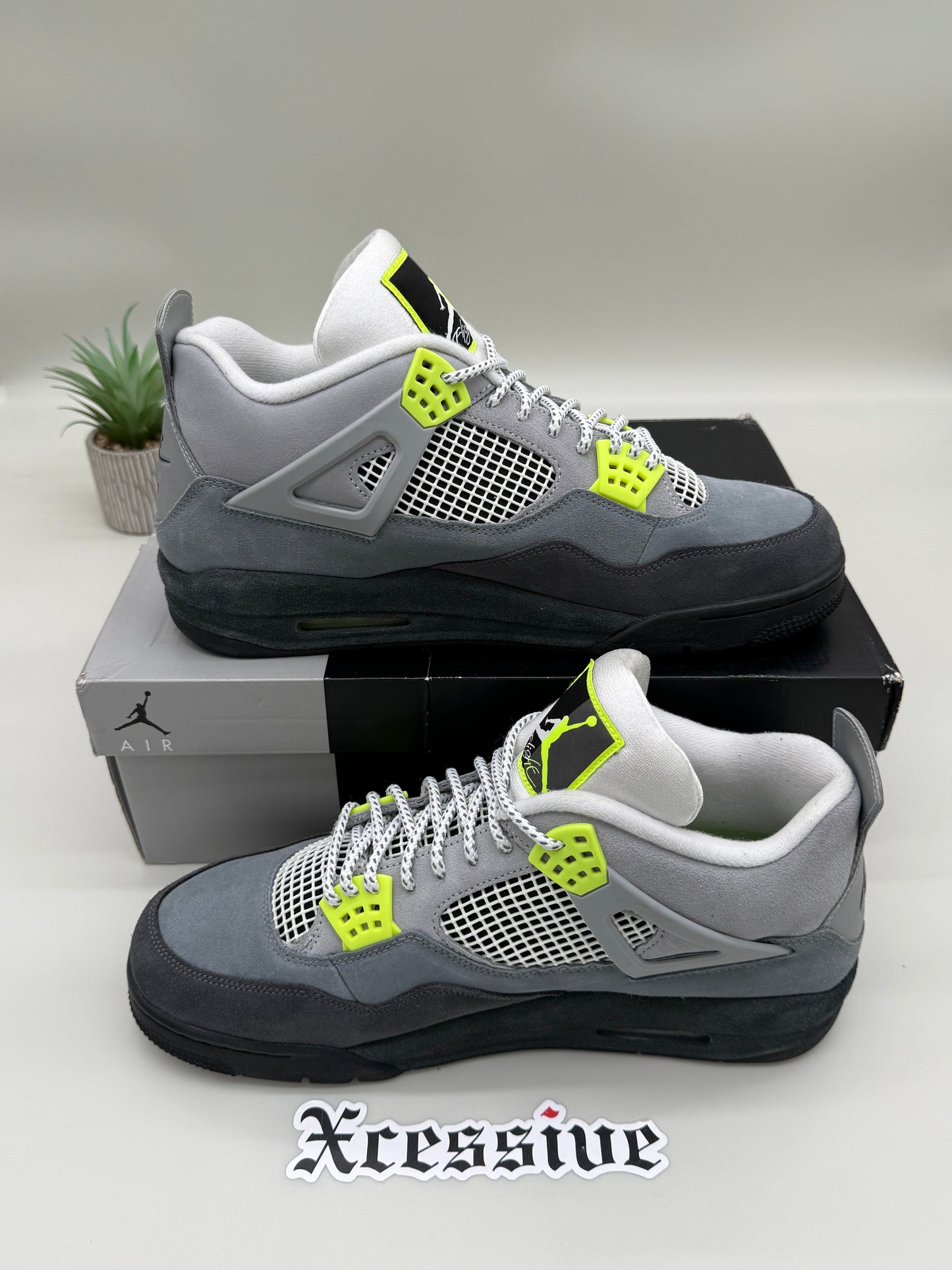 Jordan 4 Neon