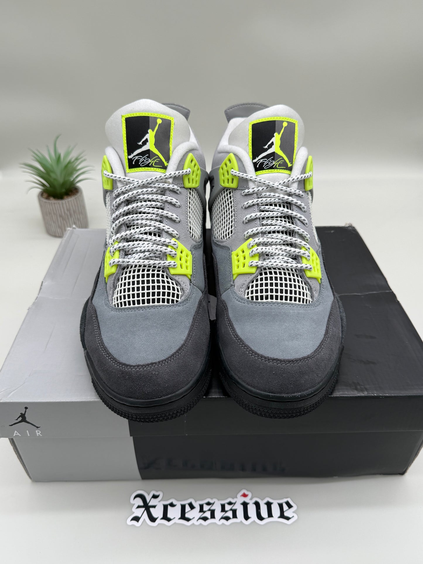 Jordan 4 Neon