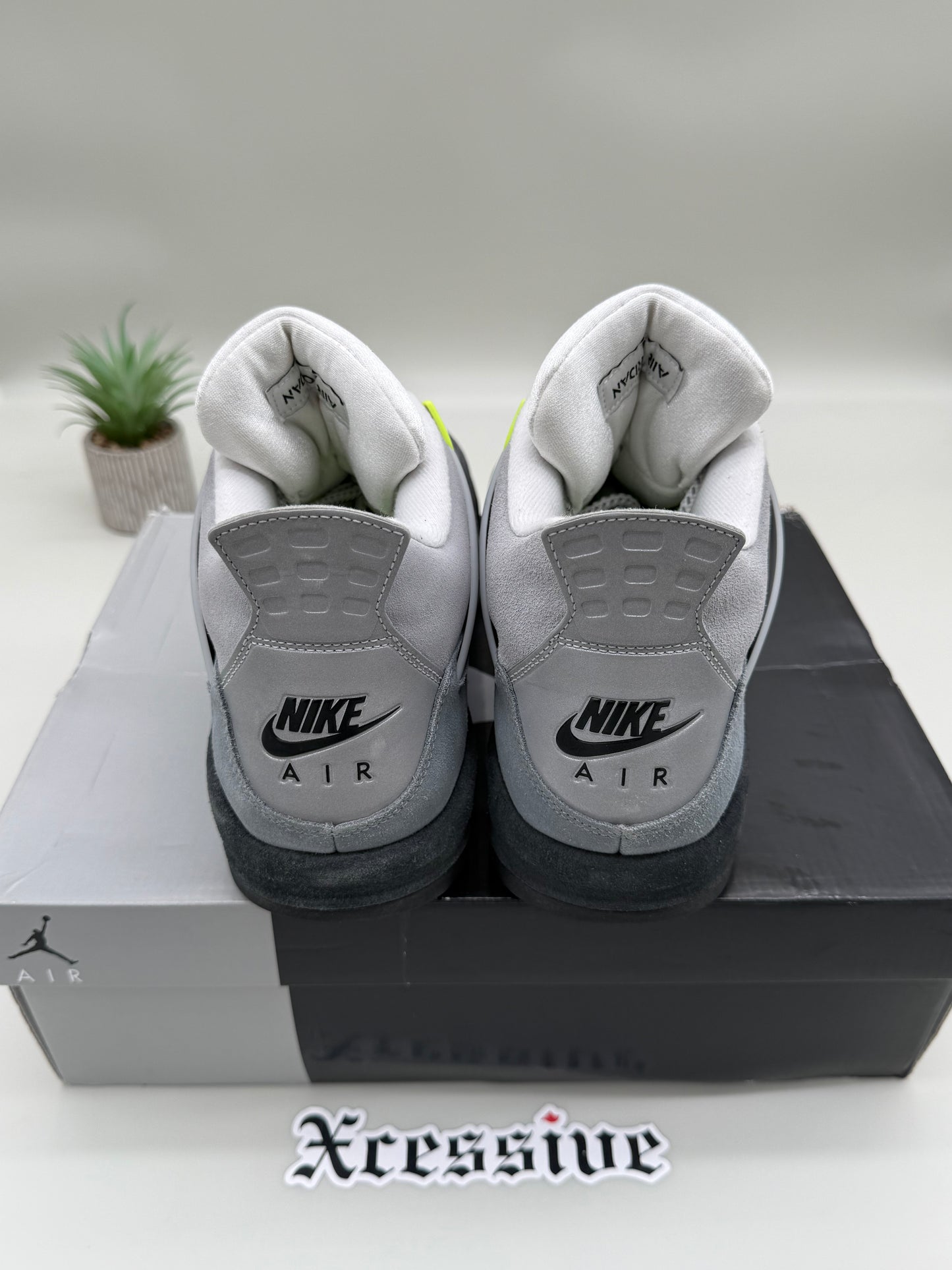 Jordan 4 Neon