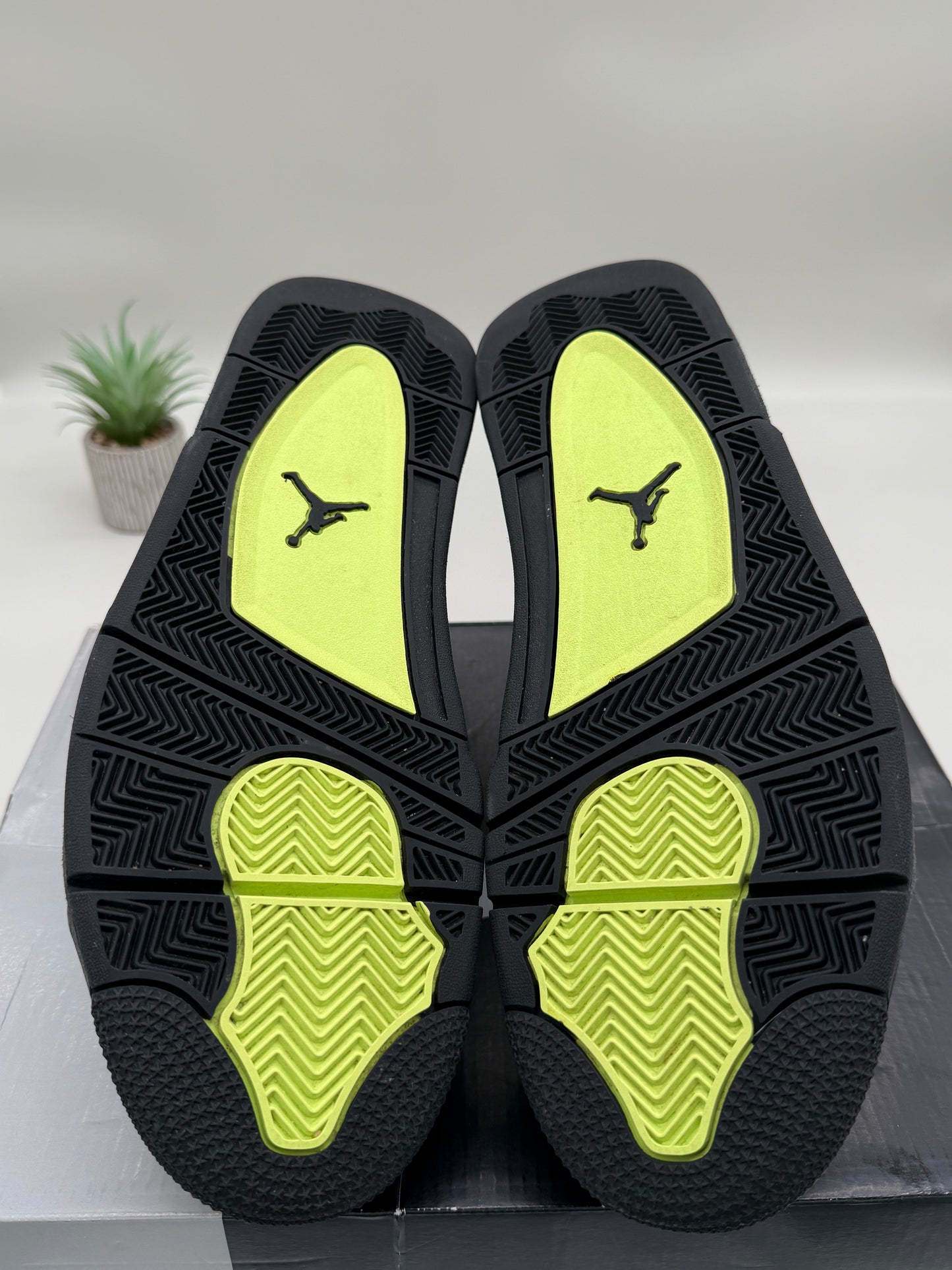 Jordan 4 Neon