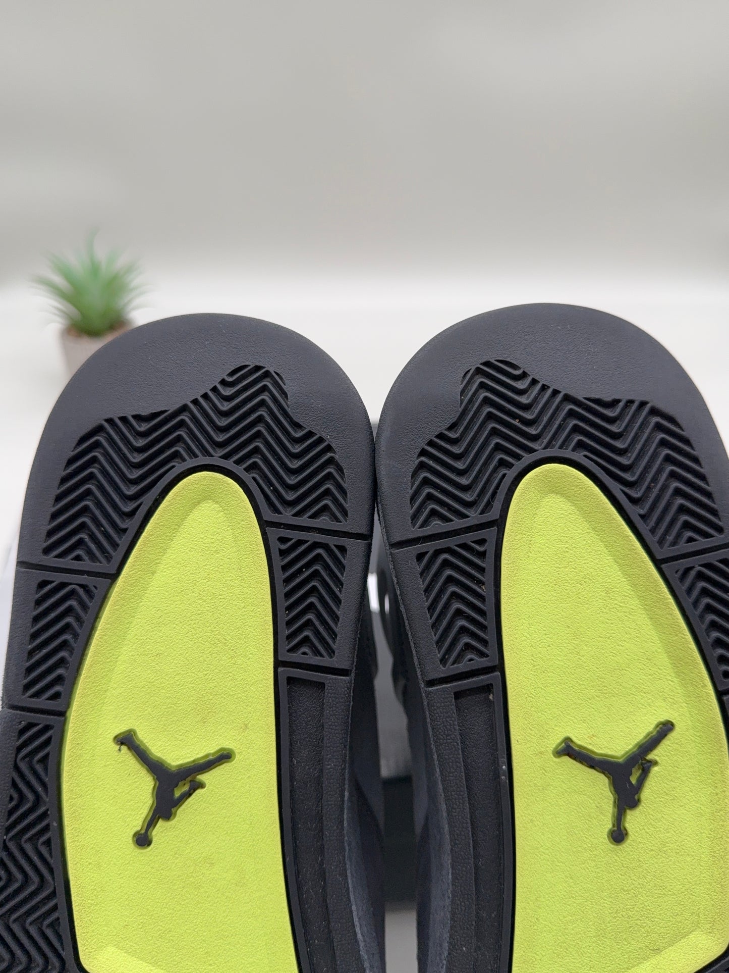 Jordan 4 Neon