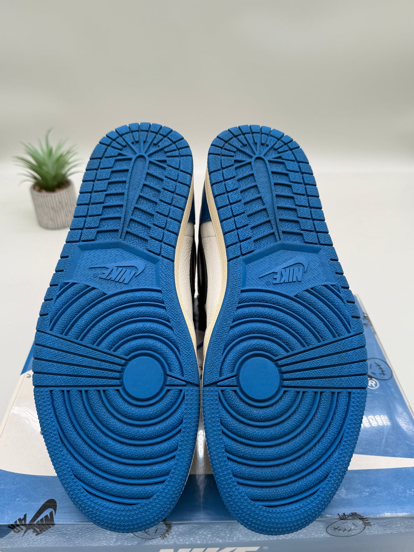 Jordan 1 Travis Scott Fragment