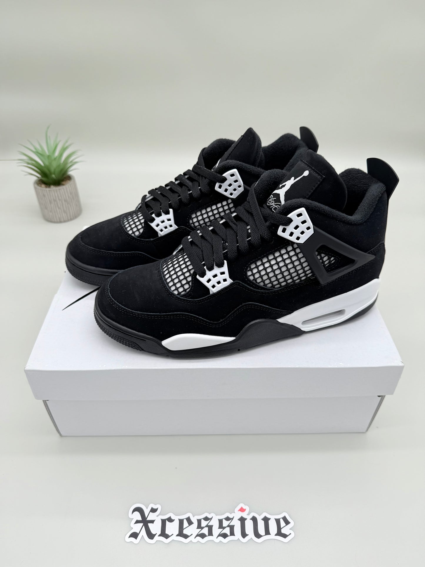 Jordan 4 White Thunder