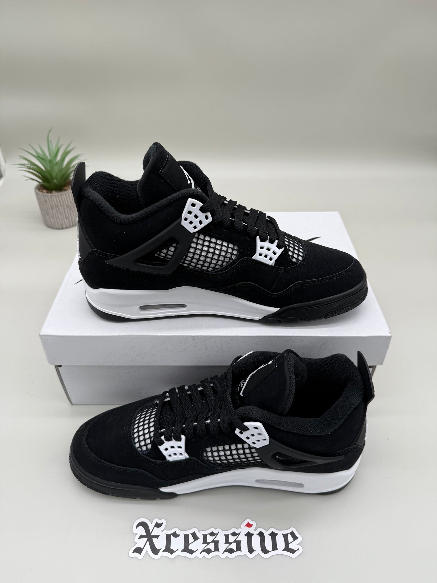 Jordan 4 White Thunder