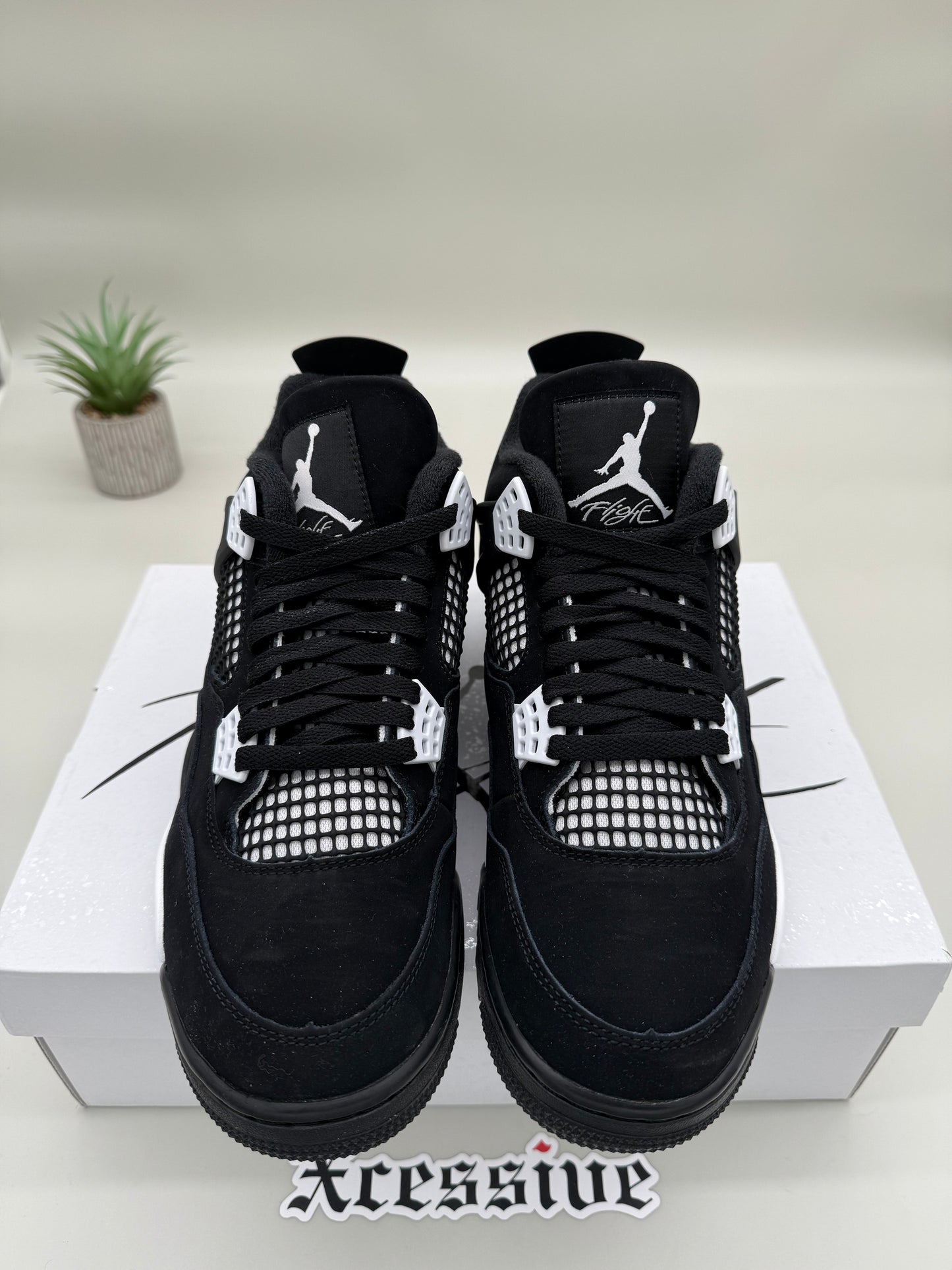 Jordan 4 White Thunder