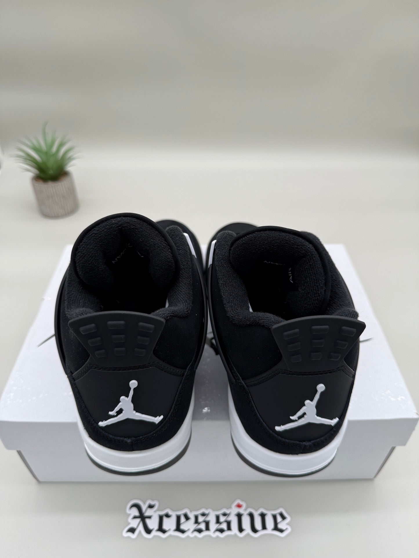 Jordan 4 White Thunder