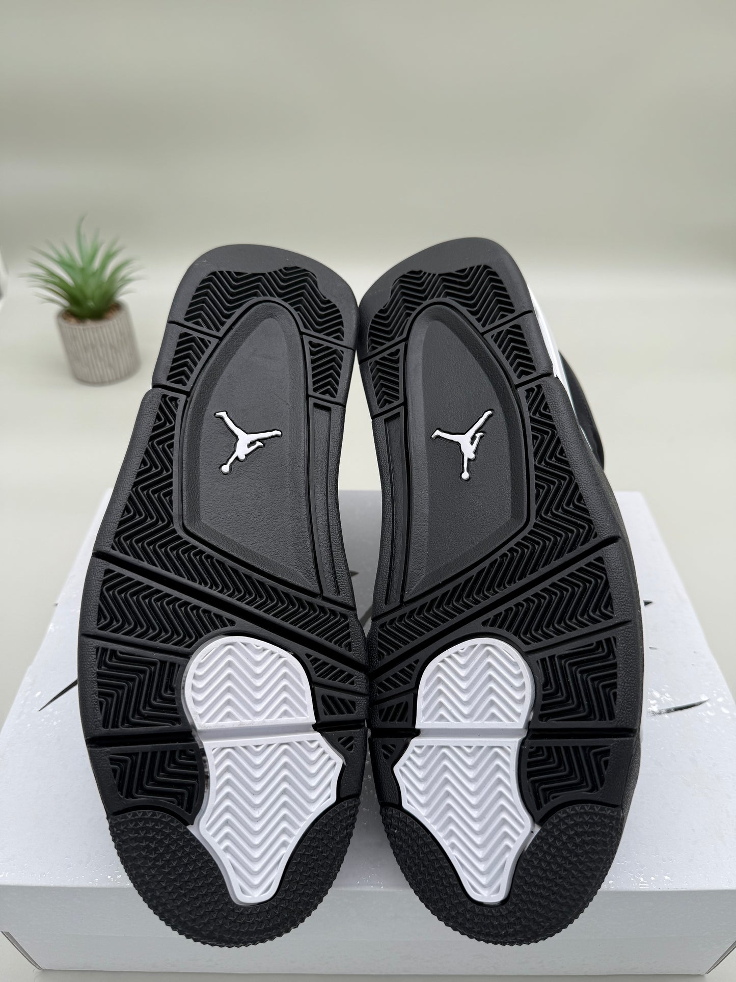 Jordan 4 White Thunder