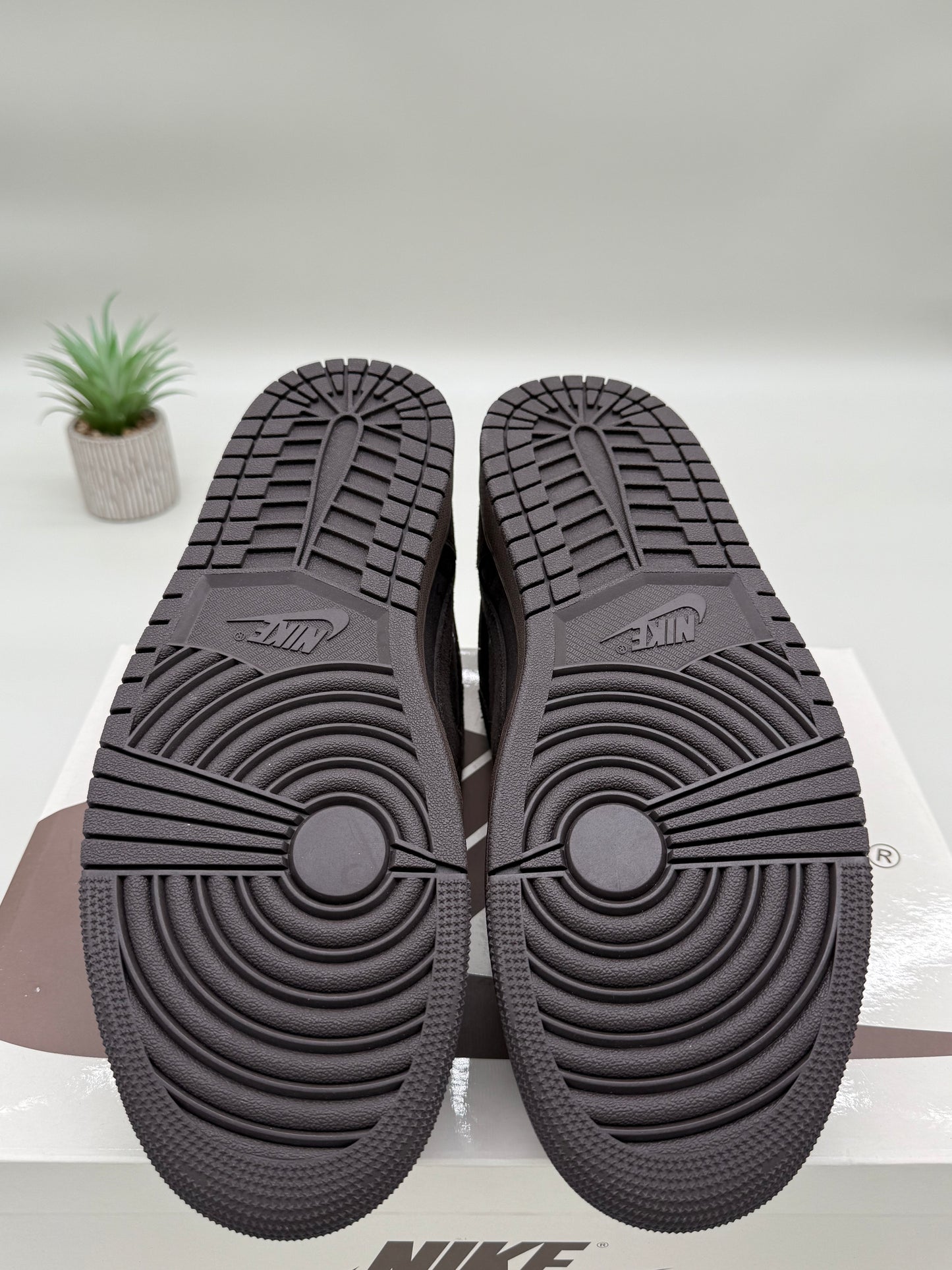 Jordan 1 Low Travis Scott Velvet