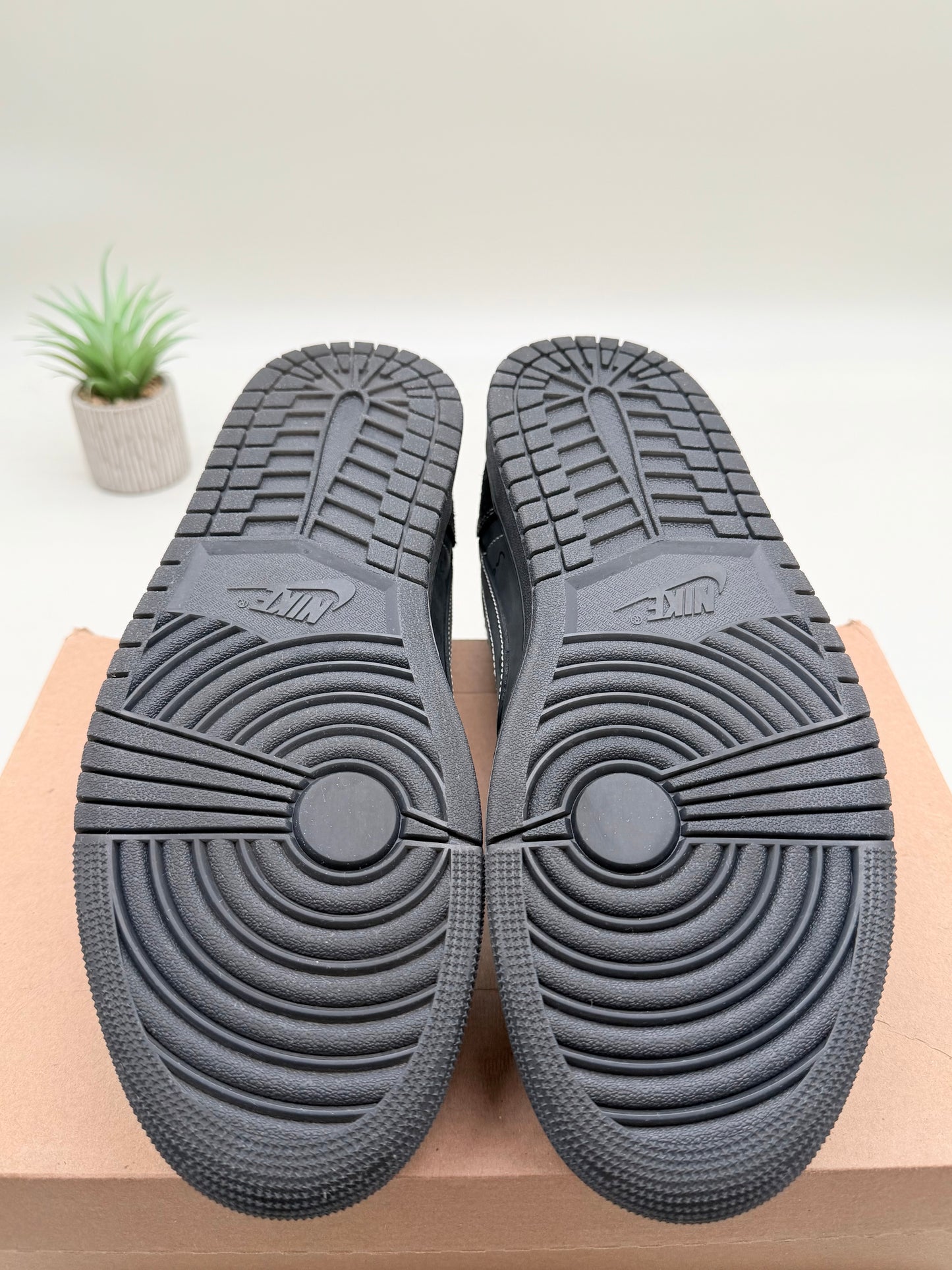 Jordan 1 Low Travis Scott Phantom