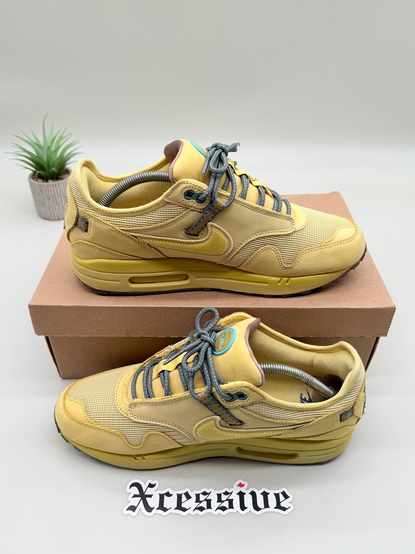 Nike Air Max 1 Travis Scott Saturn Gold