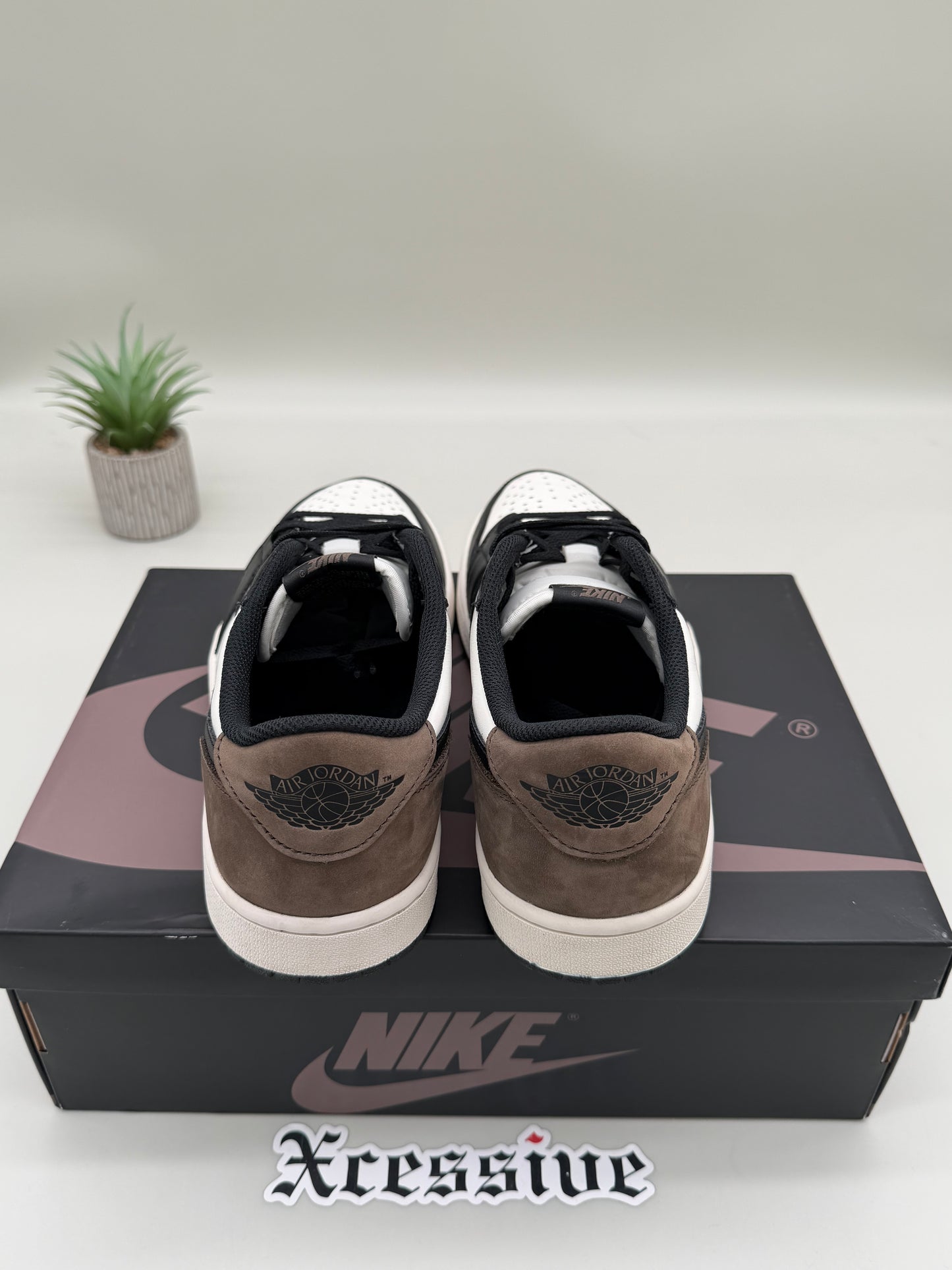 Jordan 1 Low Mocha