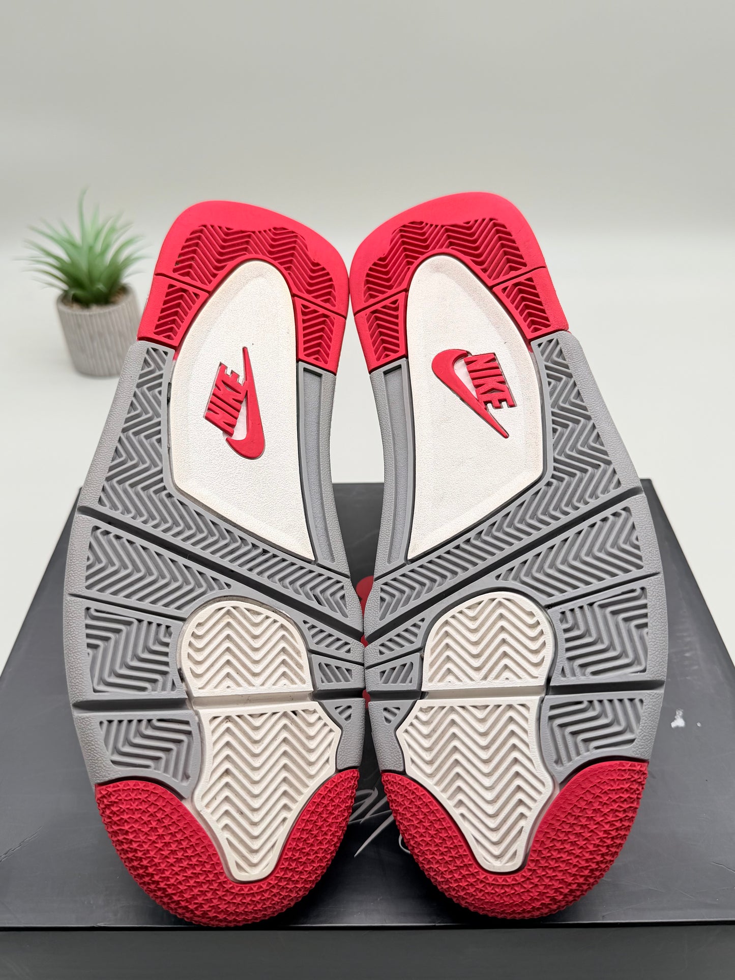 Jordan 4 Bred (2019)