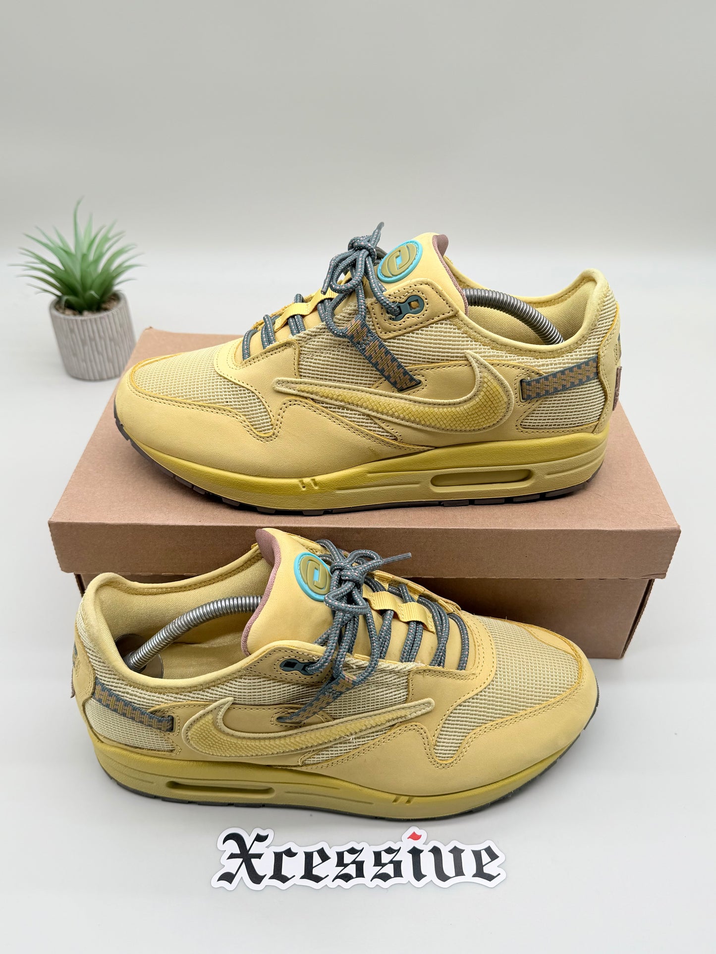 Nike Air Max 1 Travis Scott Saturn Gold