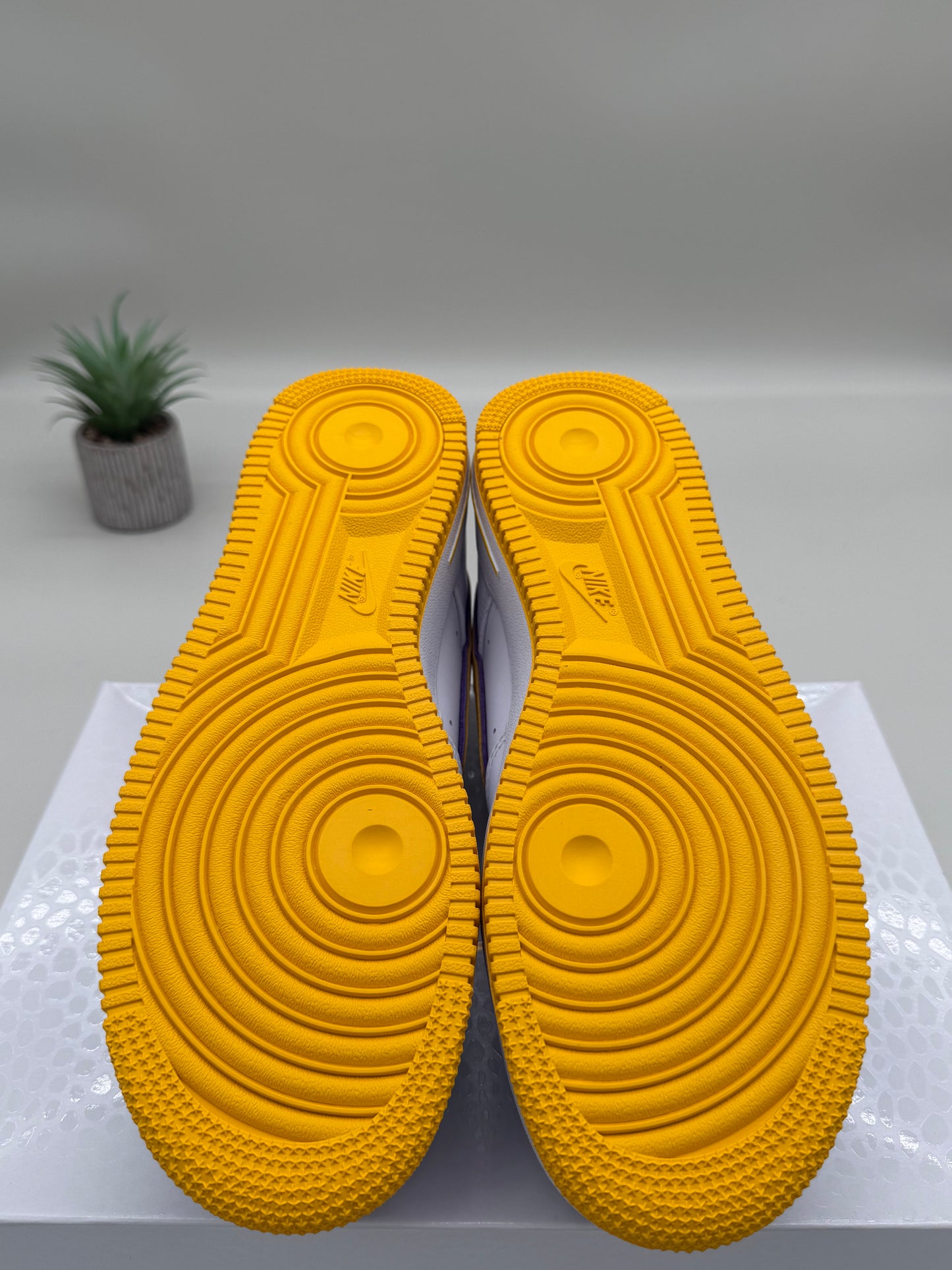 Nike Air Force 1 Kobe Lakers Home
