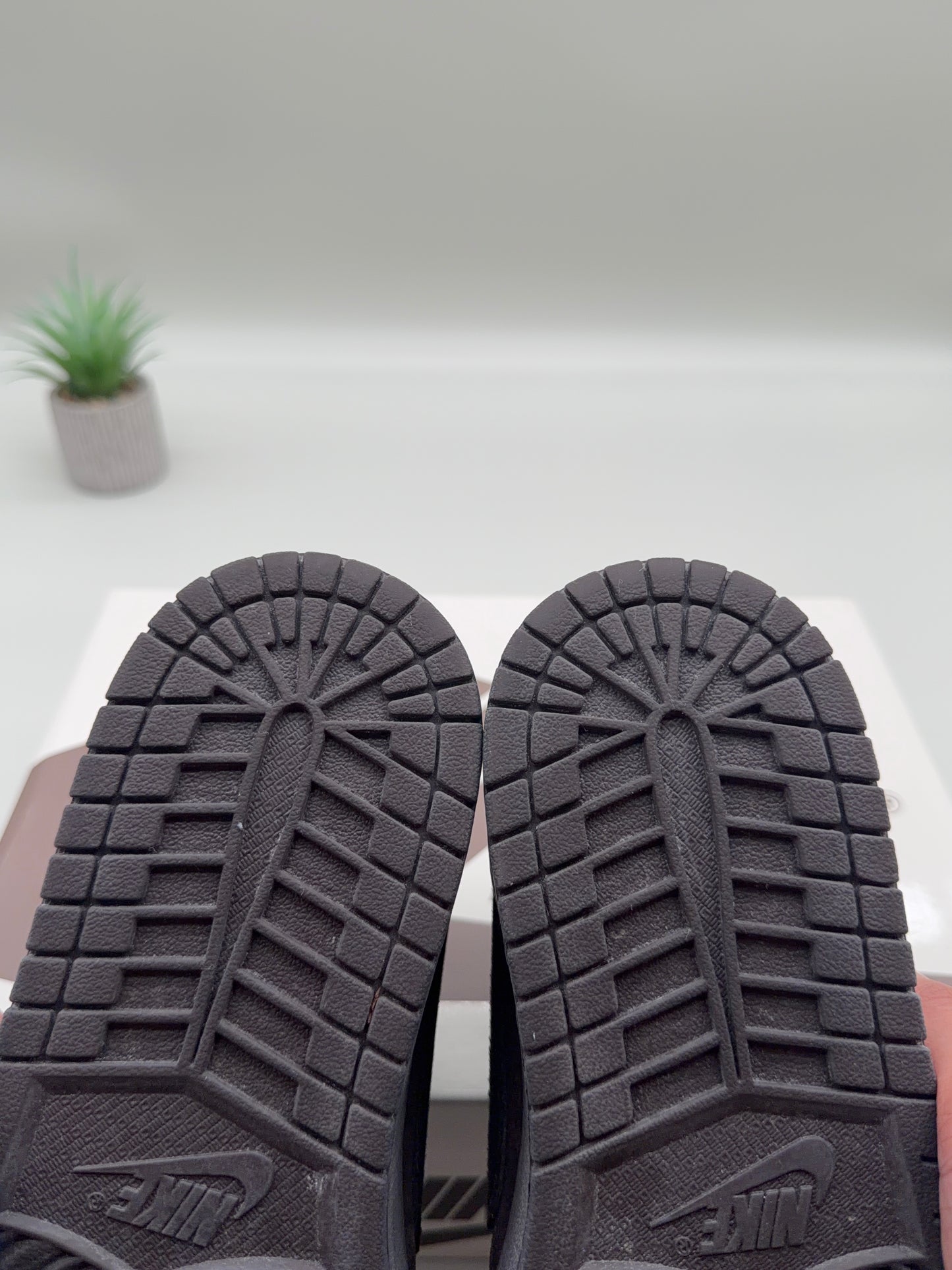 Jordan 1 Low Travis Scott Velvet