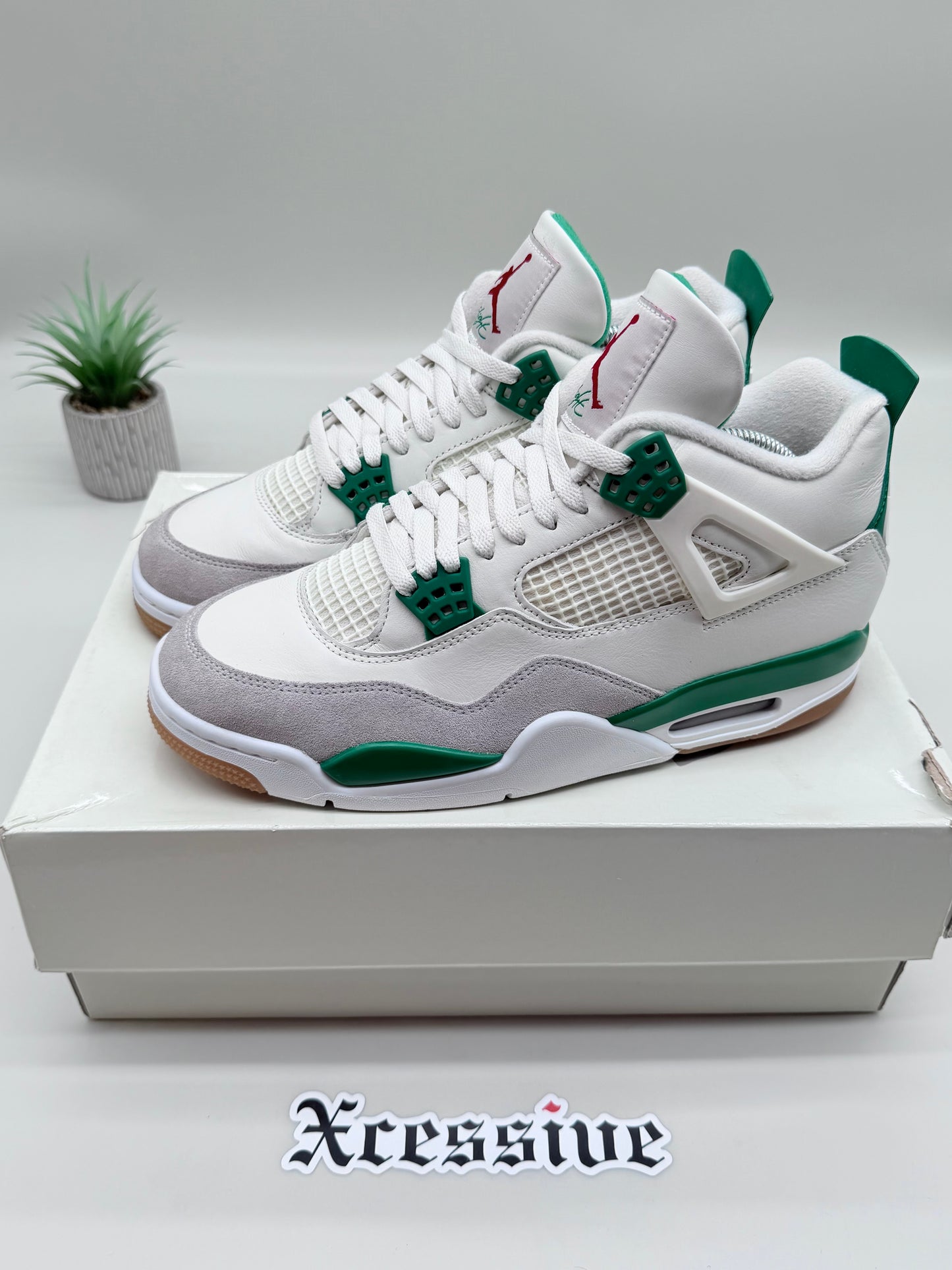 Jordan 4 SB Pine Green
