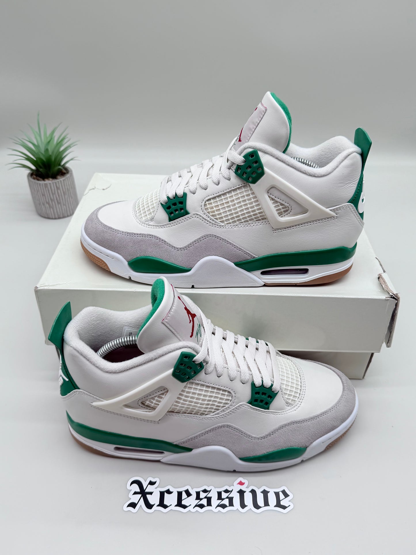 Jordan 4 SB Pine Green