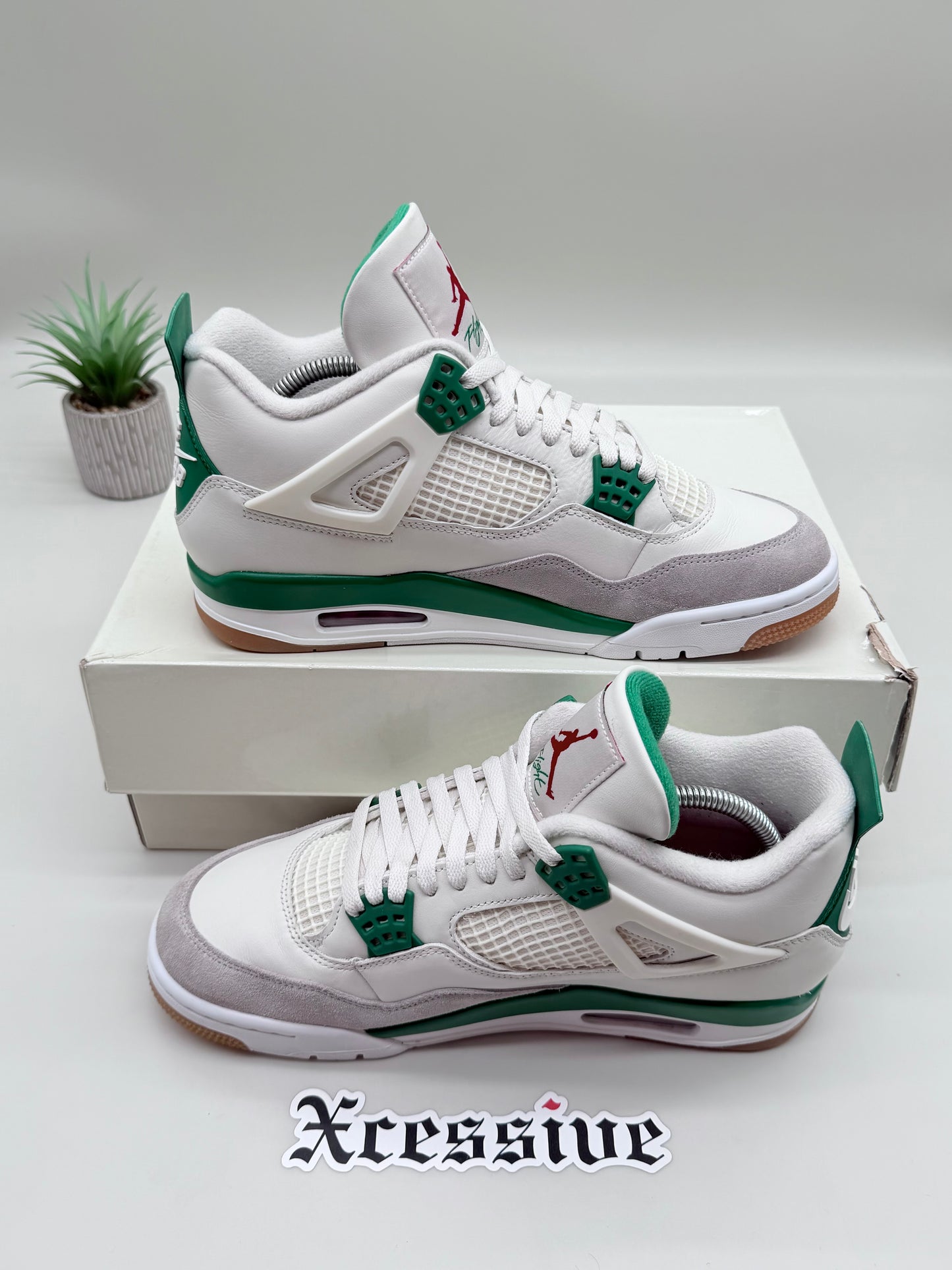 Jordan 4 SB Pine Green