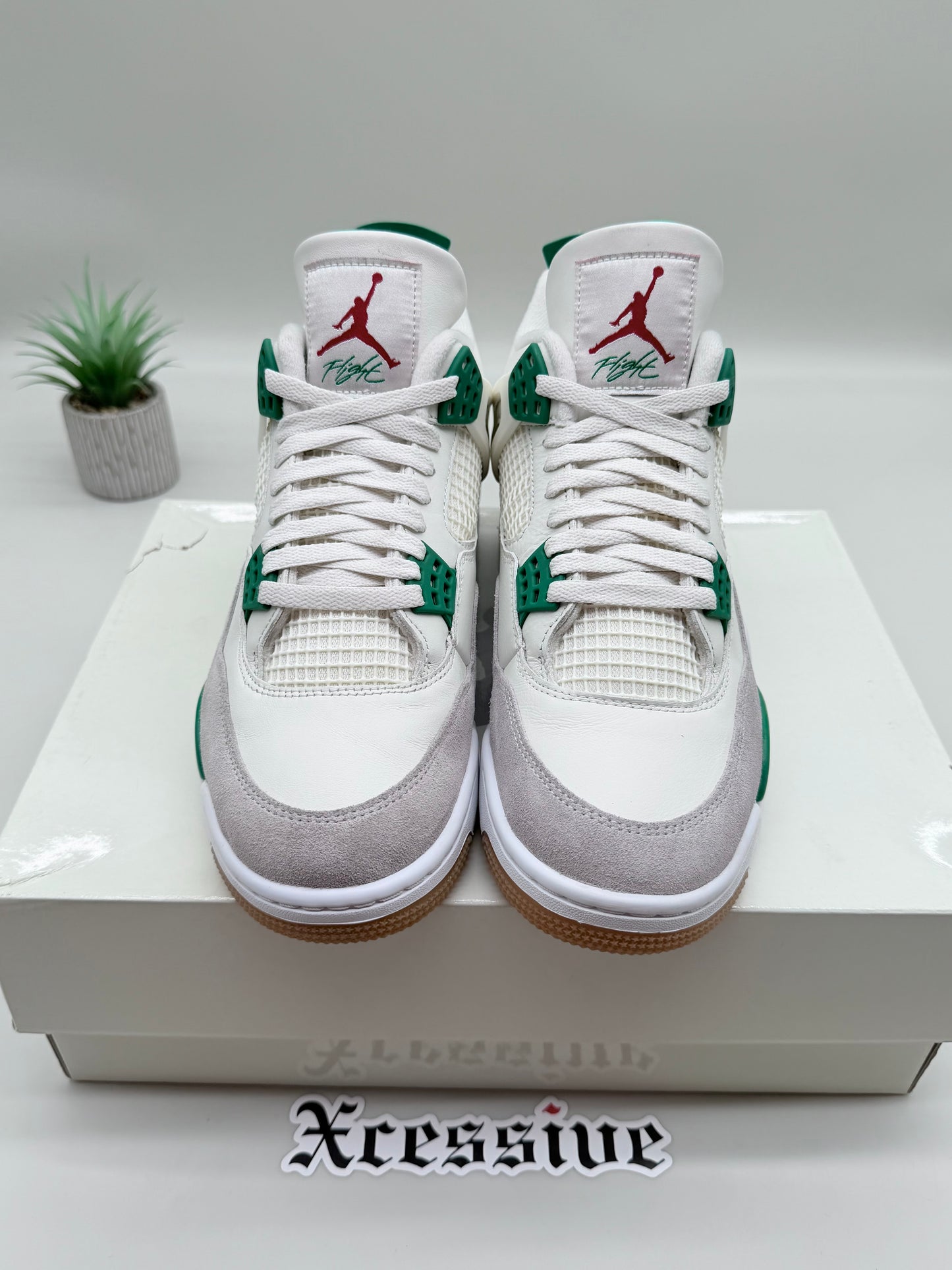 Jordan 4 SB Pine Green