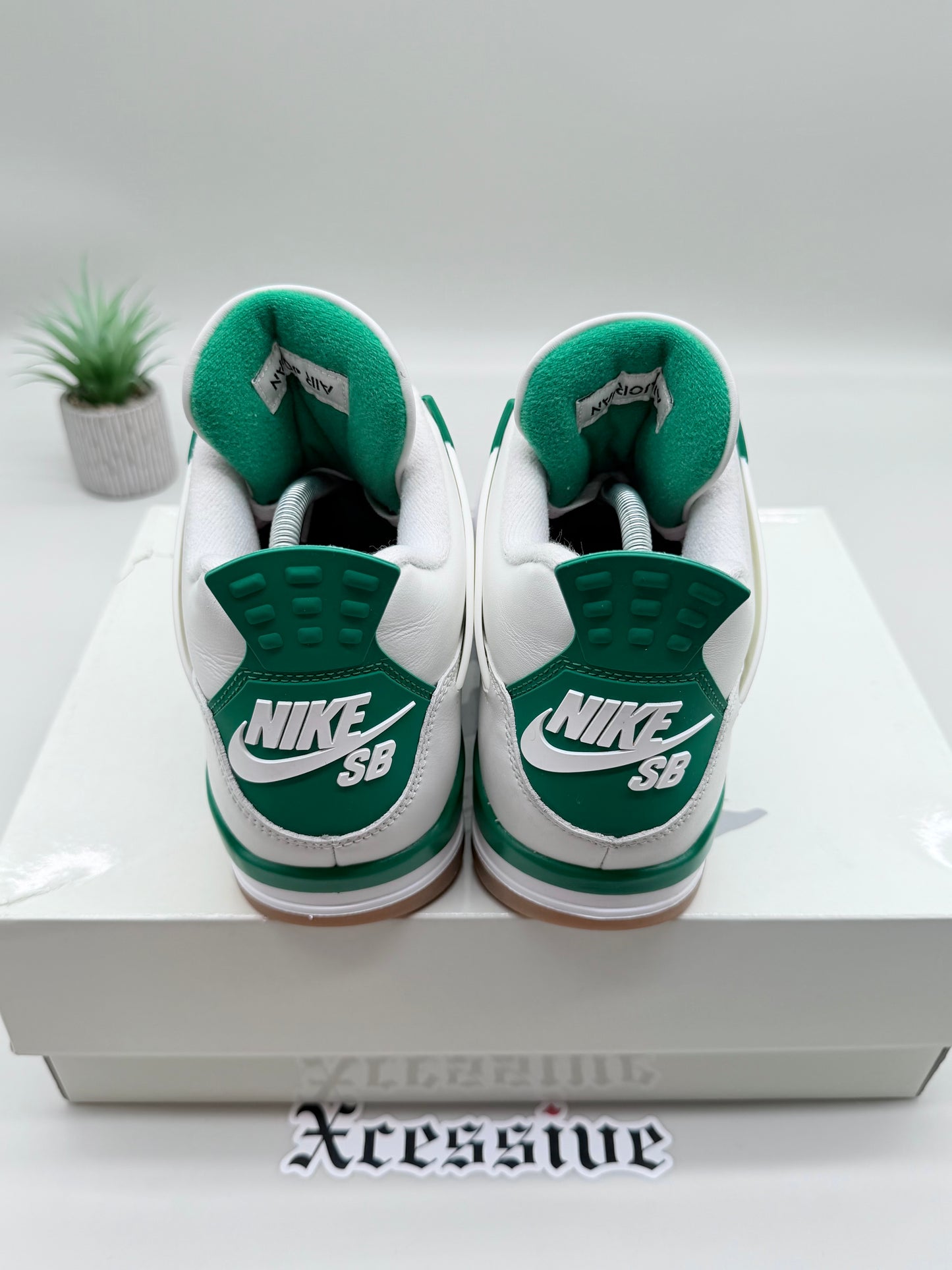 Jordan 4 SB Pine Green