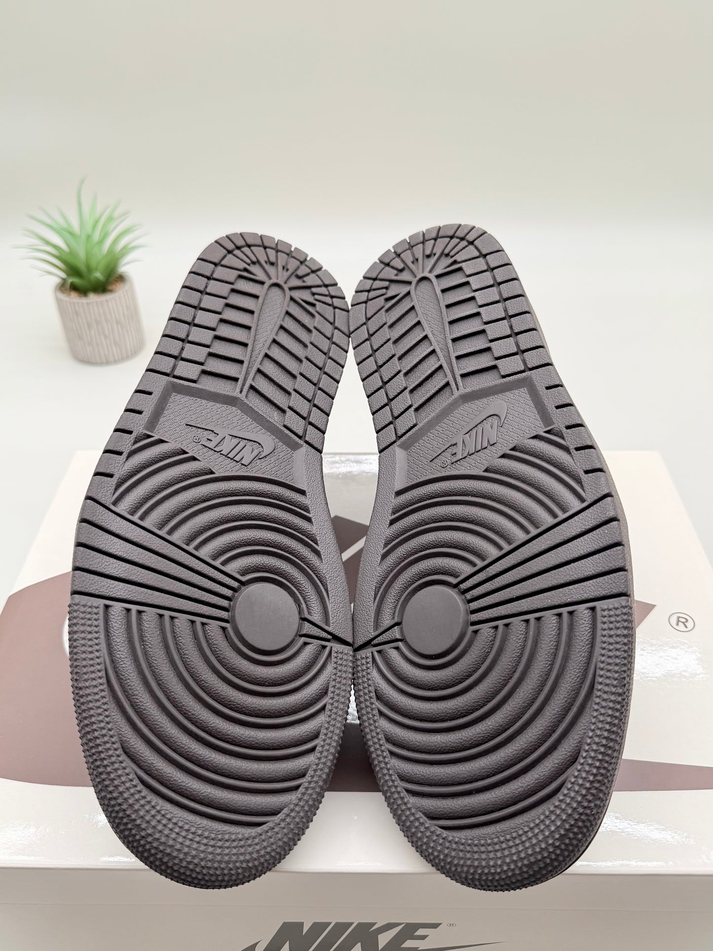 Jordan 1 Low Travis Scott Velvet