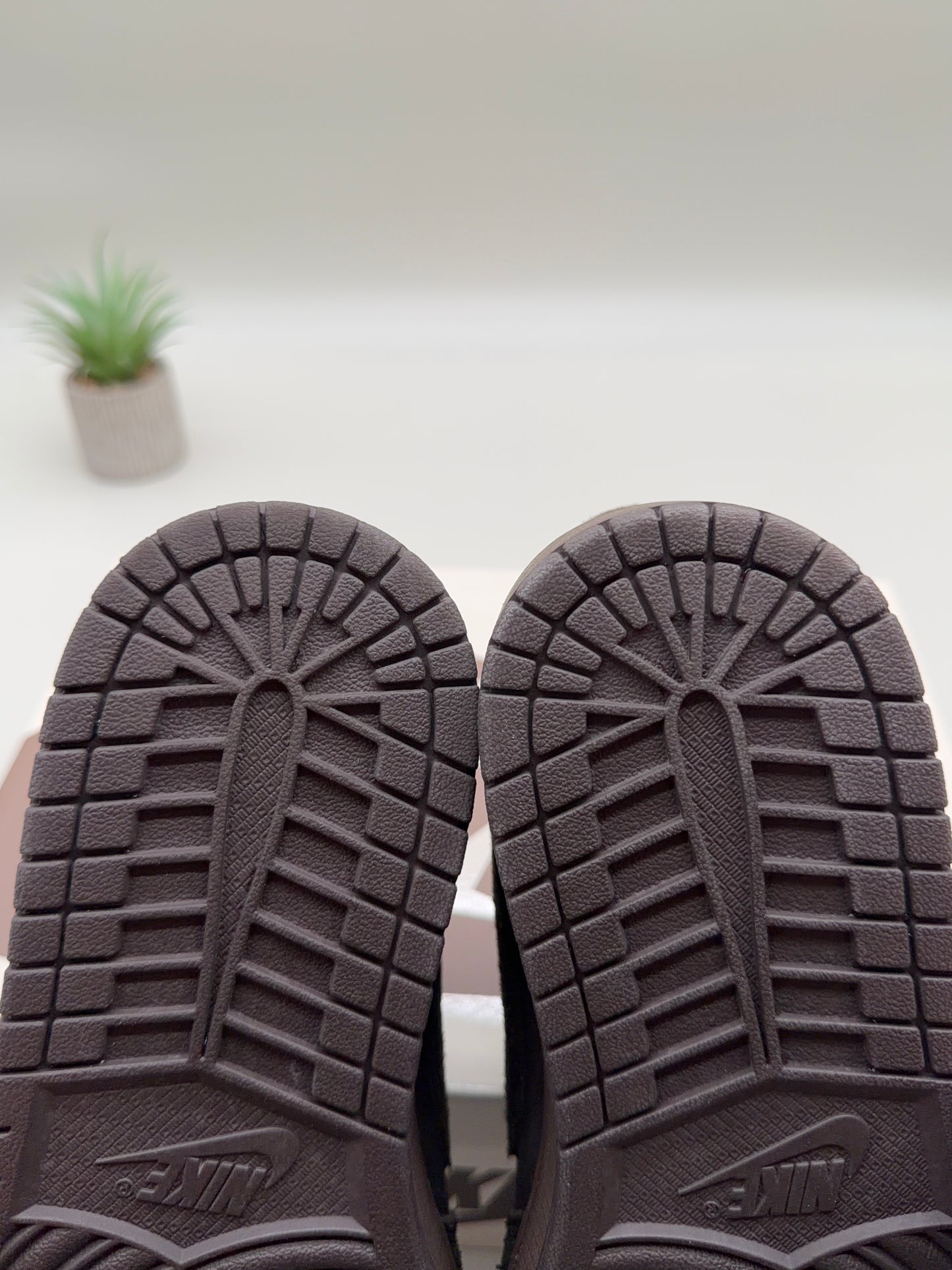 Jordan 1 Low Travis Scott Velvet