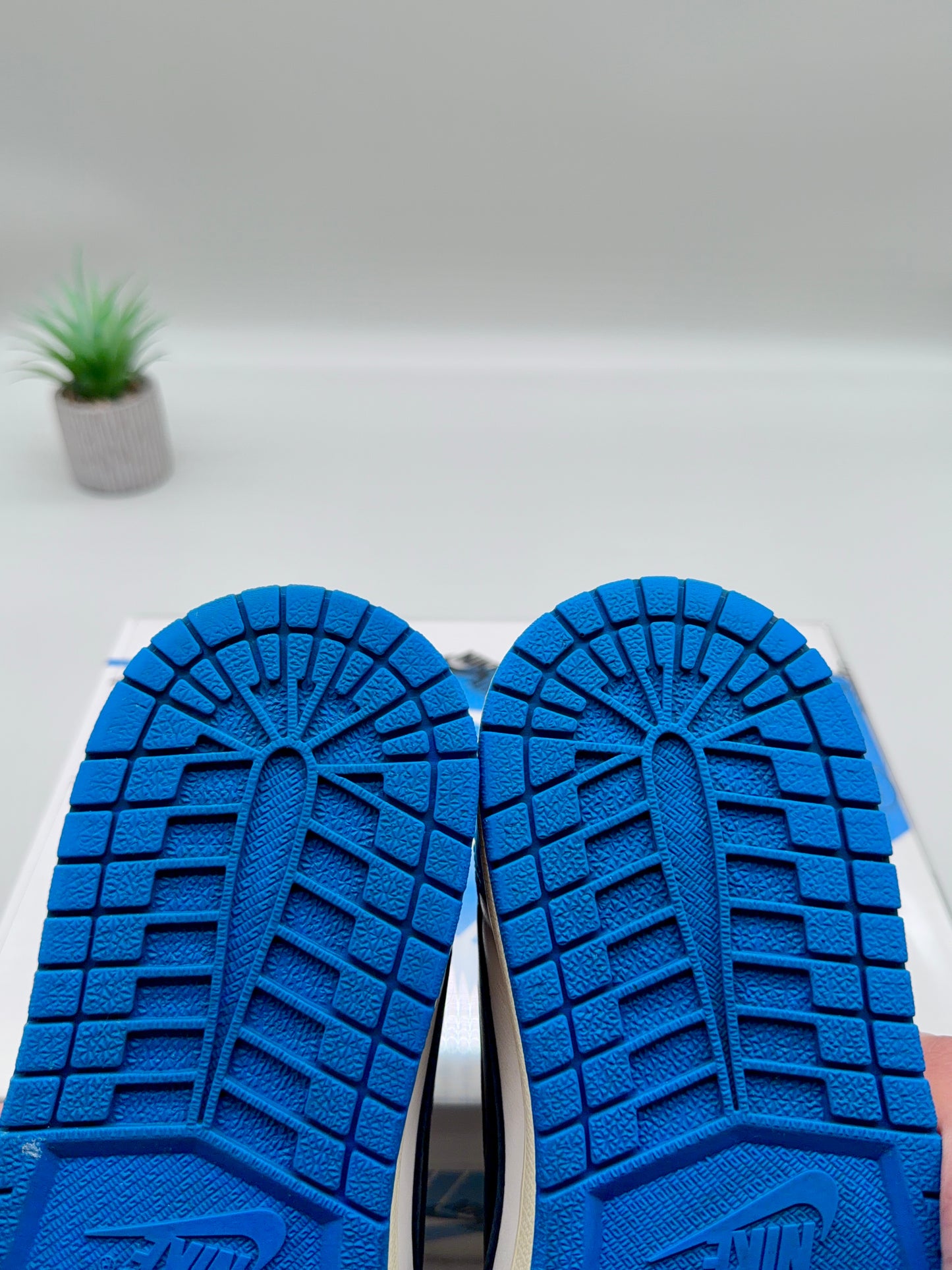 Jordan 1 Low Travis Scott Fragment