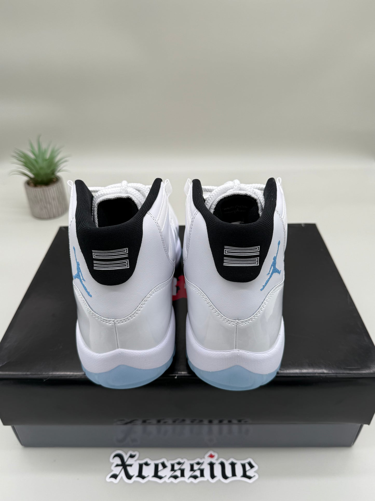 Jordan 11 Legend Blue