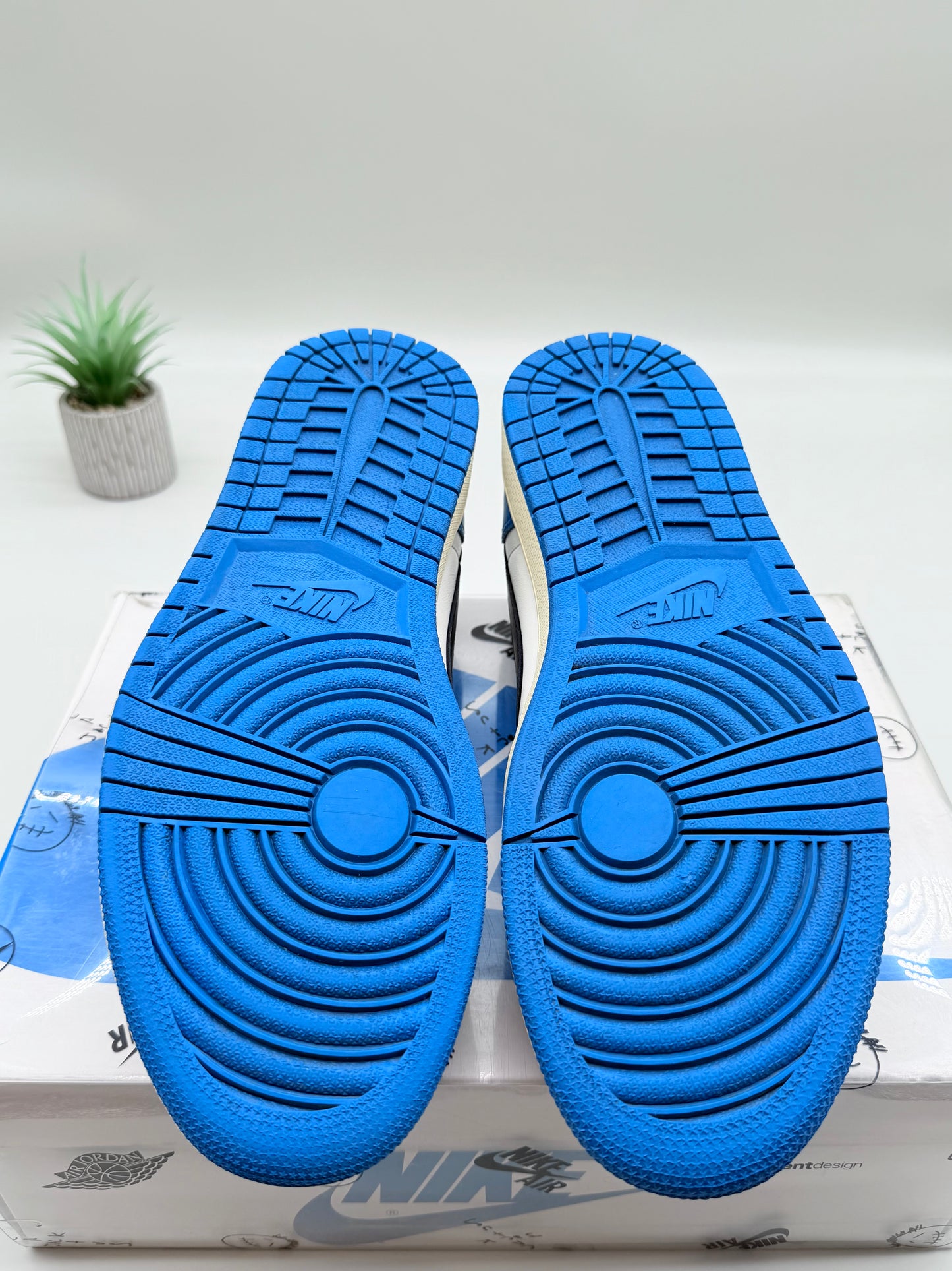 Jordan 1 Low Travis Scott Fragment