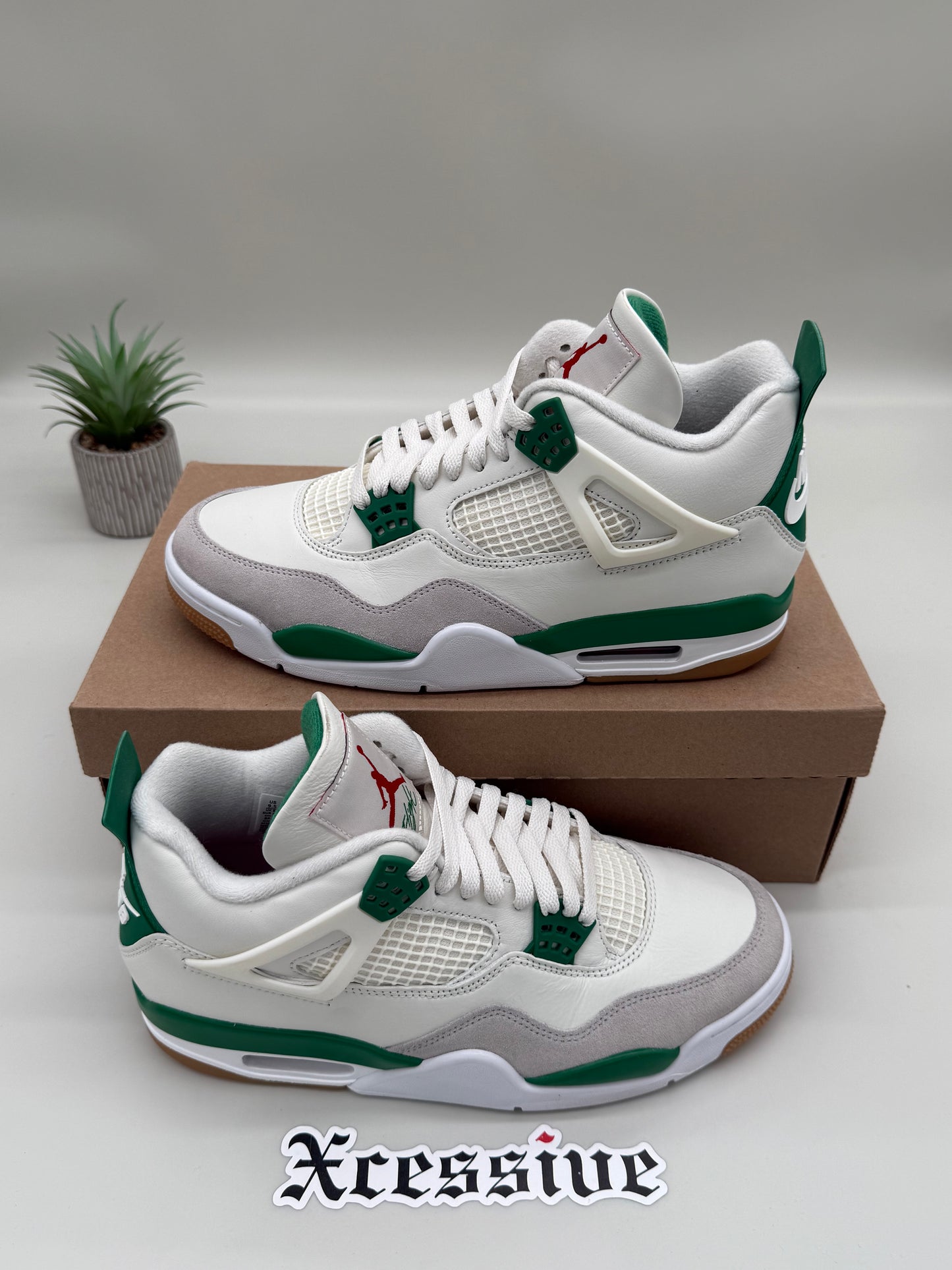 Jordan 4 SB Pine Green